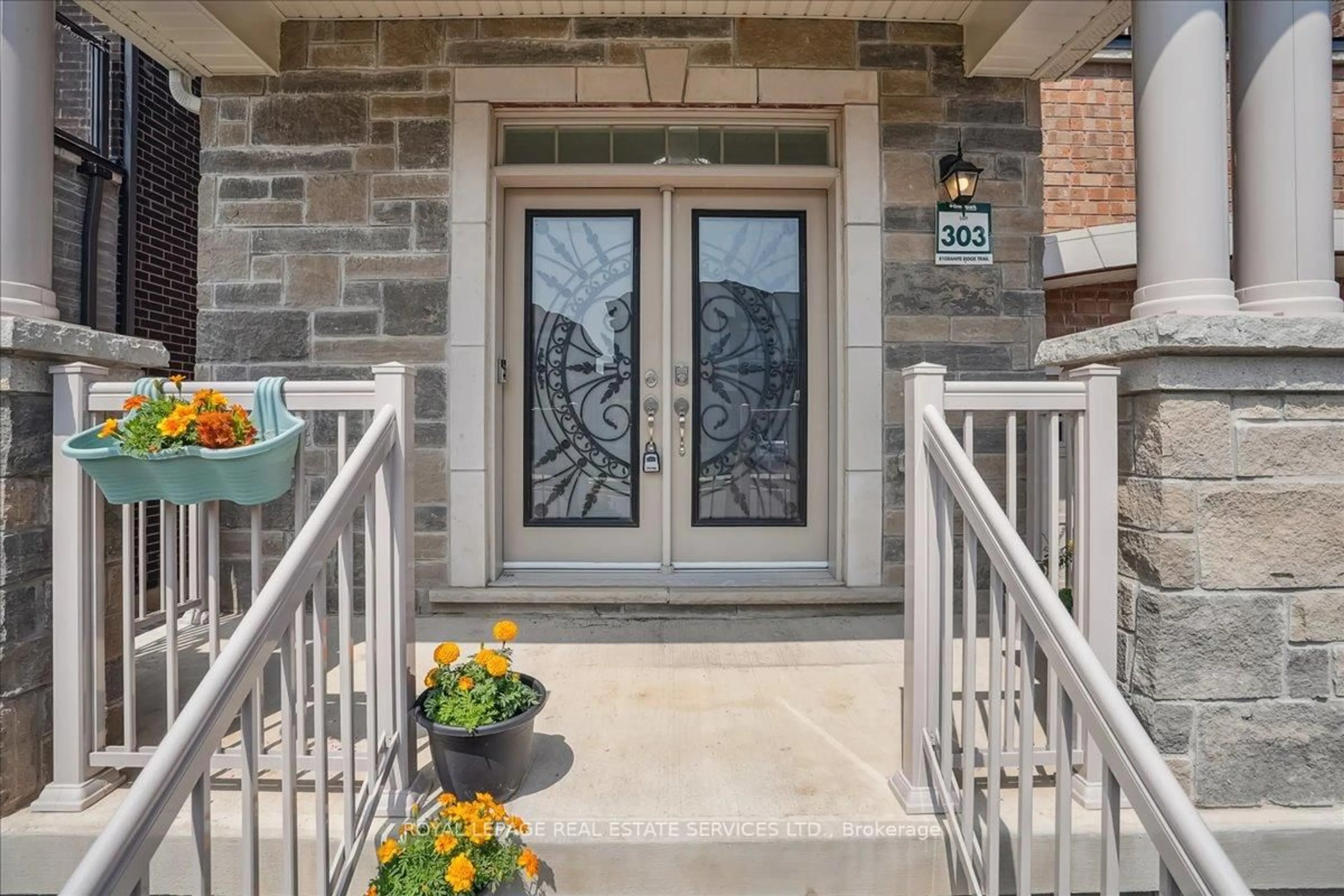Indoor entryway for 81 Granite Ridge Tr, Hamilton Ontario L8B 1Y6