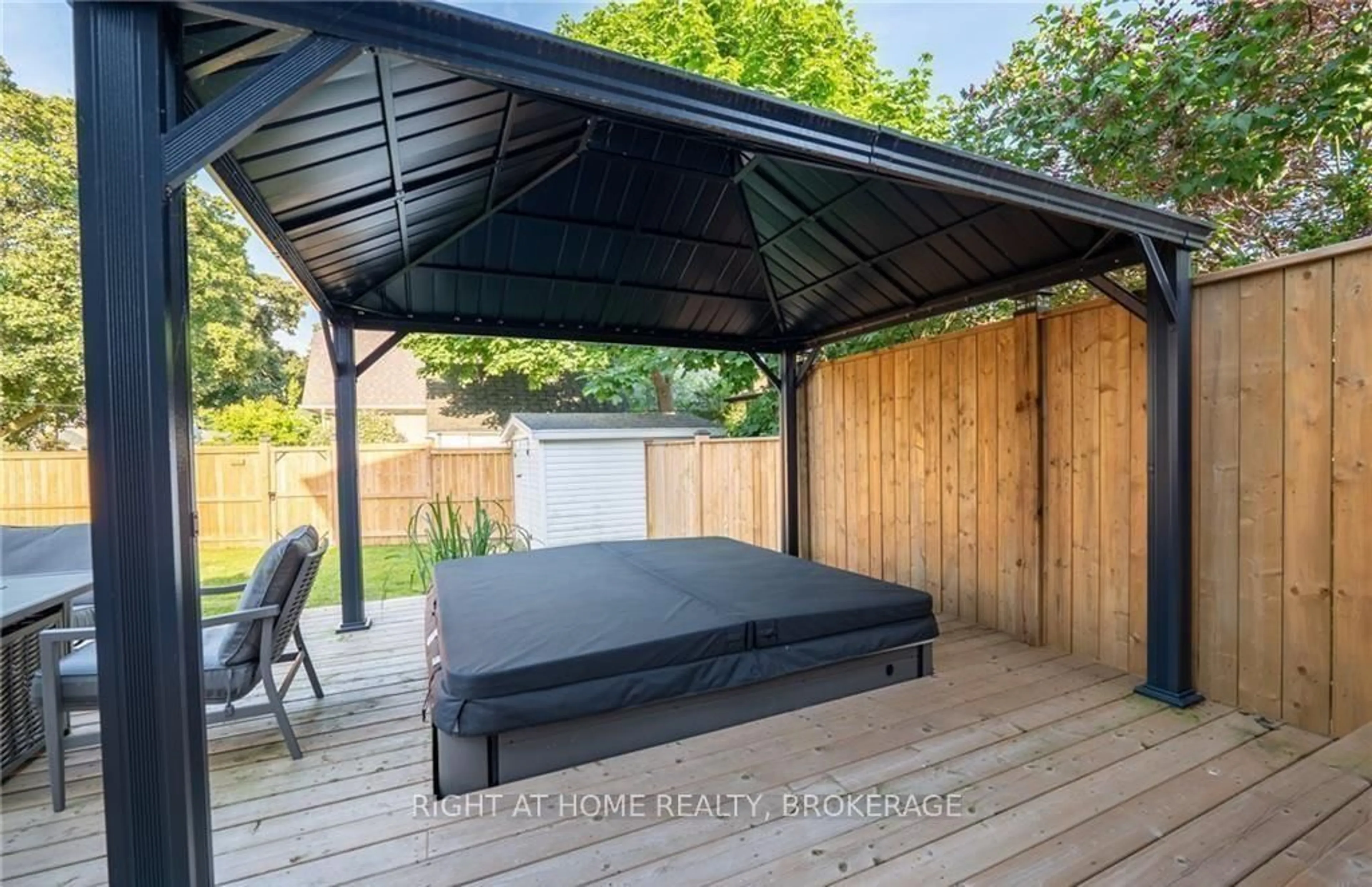 Patio, street for 129 FOREST Ave, Port Colborne Ontario L3K 5E5