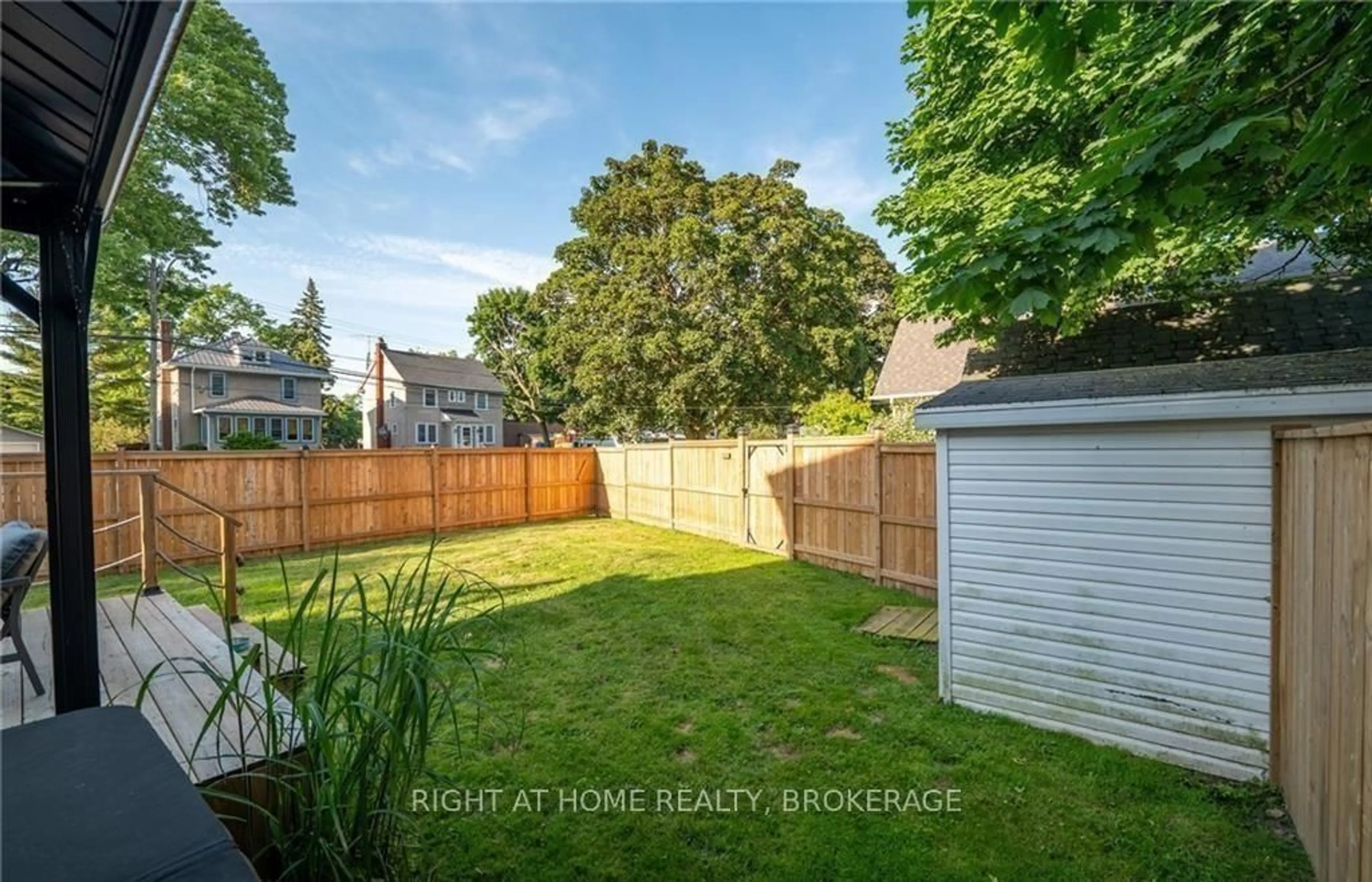 A pic from outside/outdoor area/front of a property/back of a property/a pic from drone, street for 129 FOREST Ave, Port Colborne Ontario L3K 5E5
