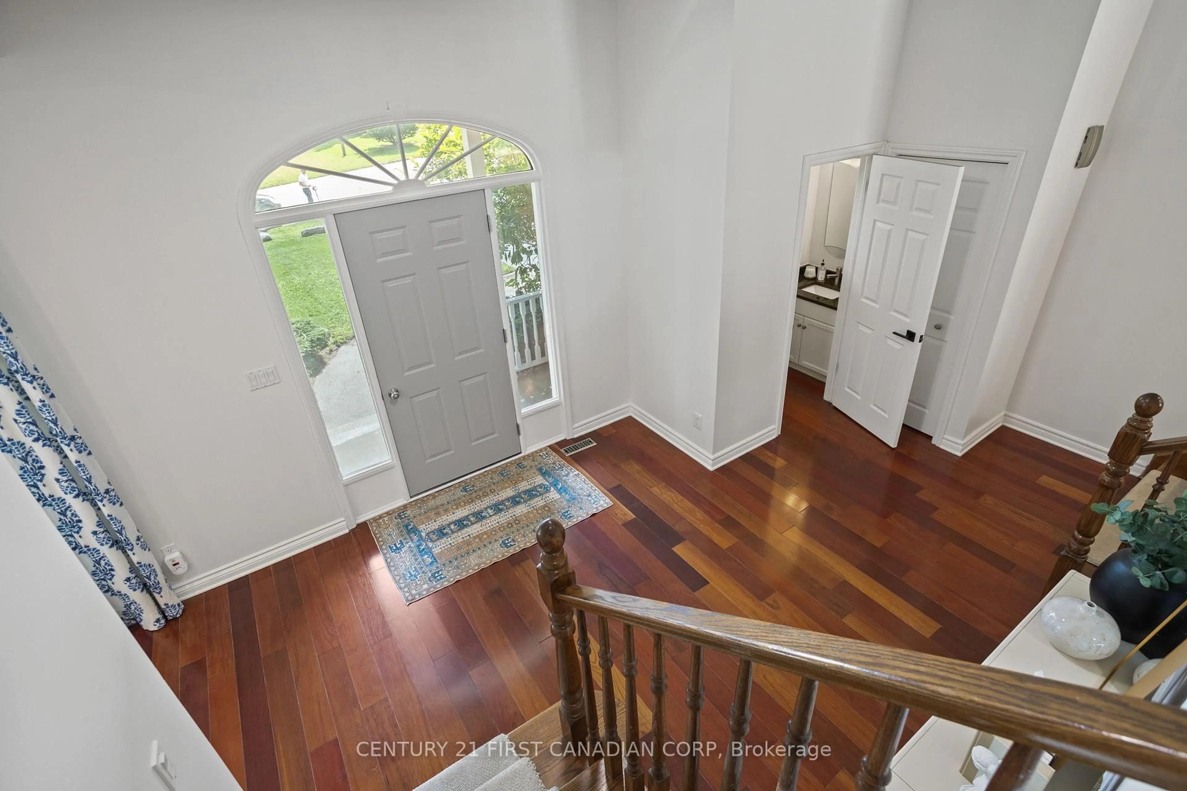 Indoor foyer for 126 Parkview Dr, Thames Centre Ontario N0L 1G2