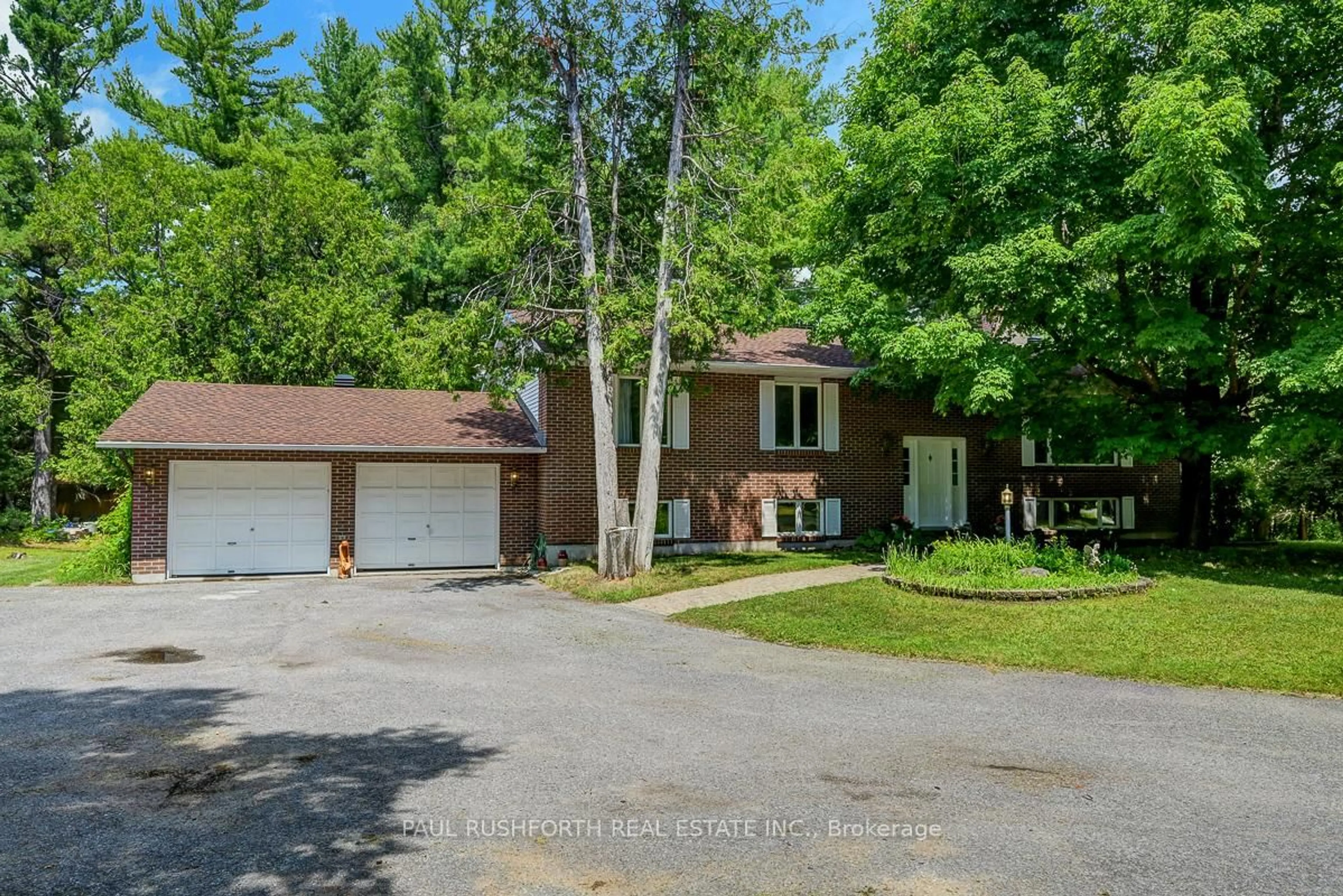 A pic from outside/outdoor area/front of a property/back of a property/a pic from drone, unknown for 136 Grey Stone Dr, Carp Ontario K0A 1L0