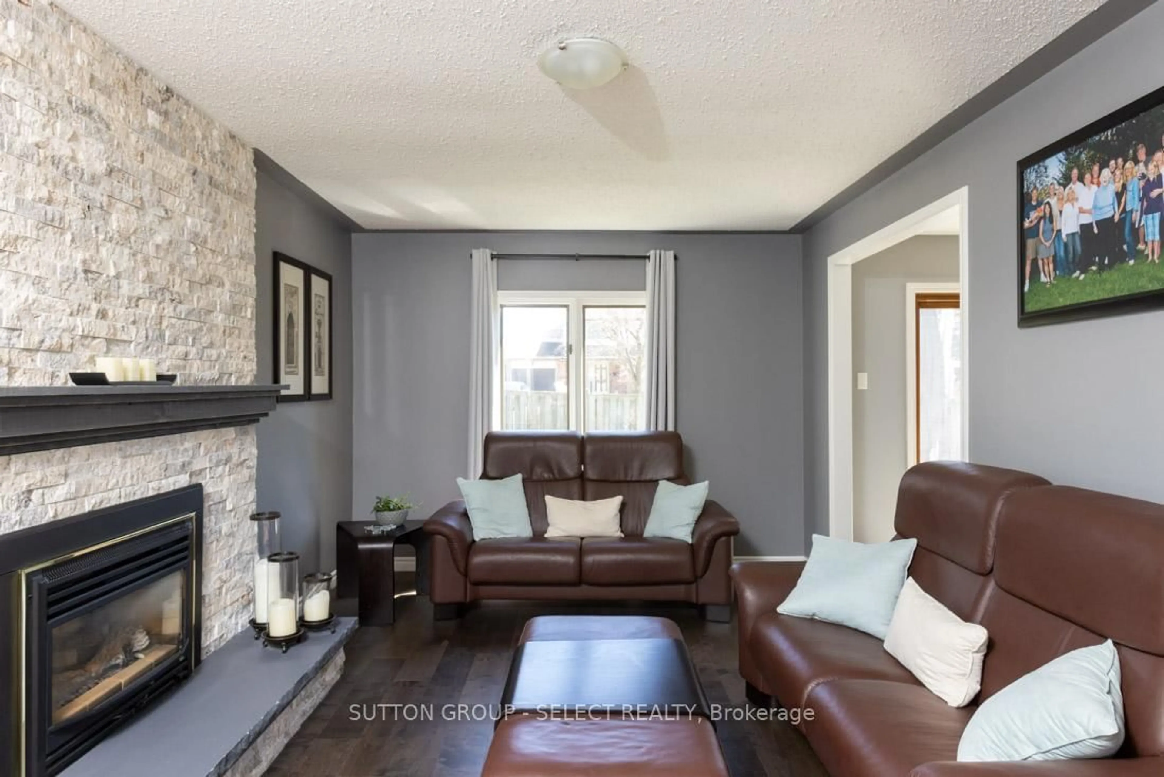 Living room with furniture, unknown for 135 Acorn Pl, London North Ontario N6G 4J1