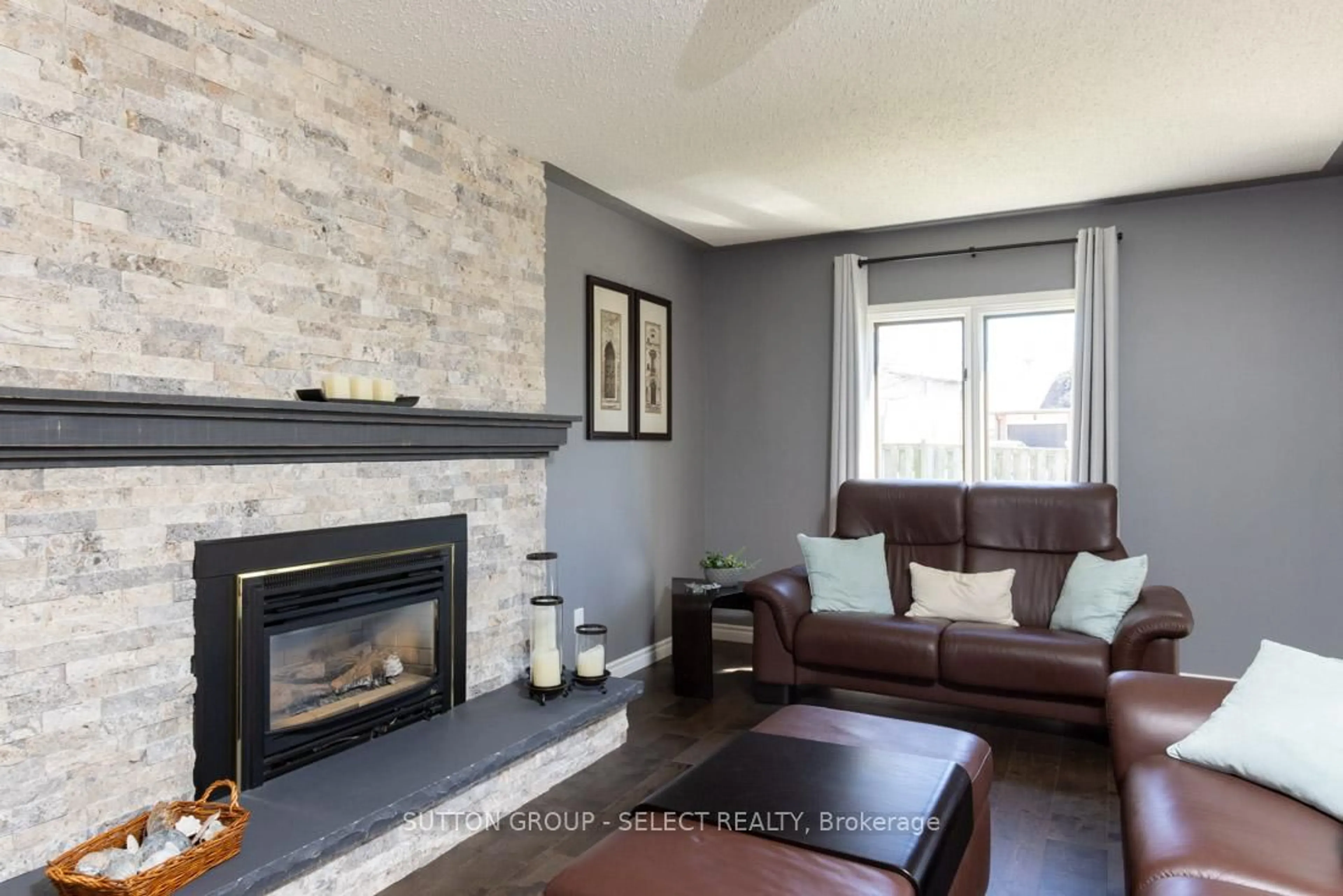 Living room with furniture, unknown for 135 Acorn Pl, London North Ontario N6G 4J1