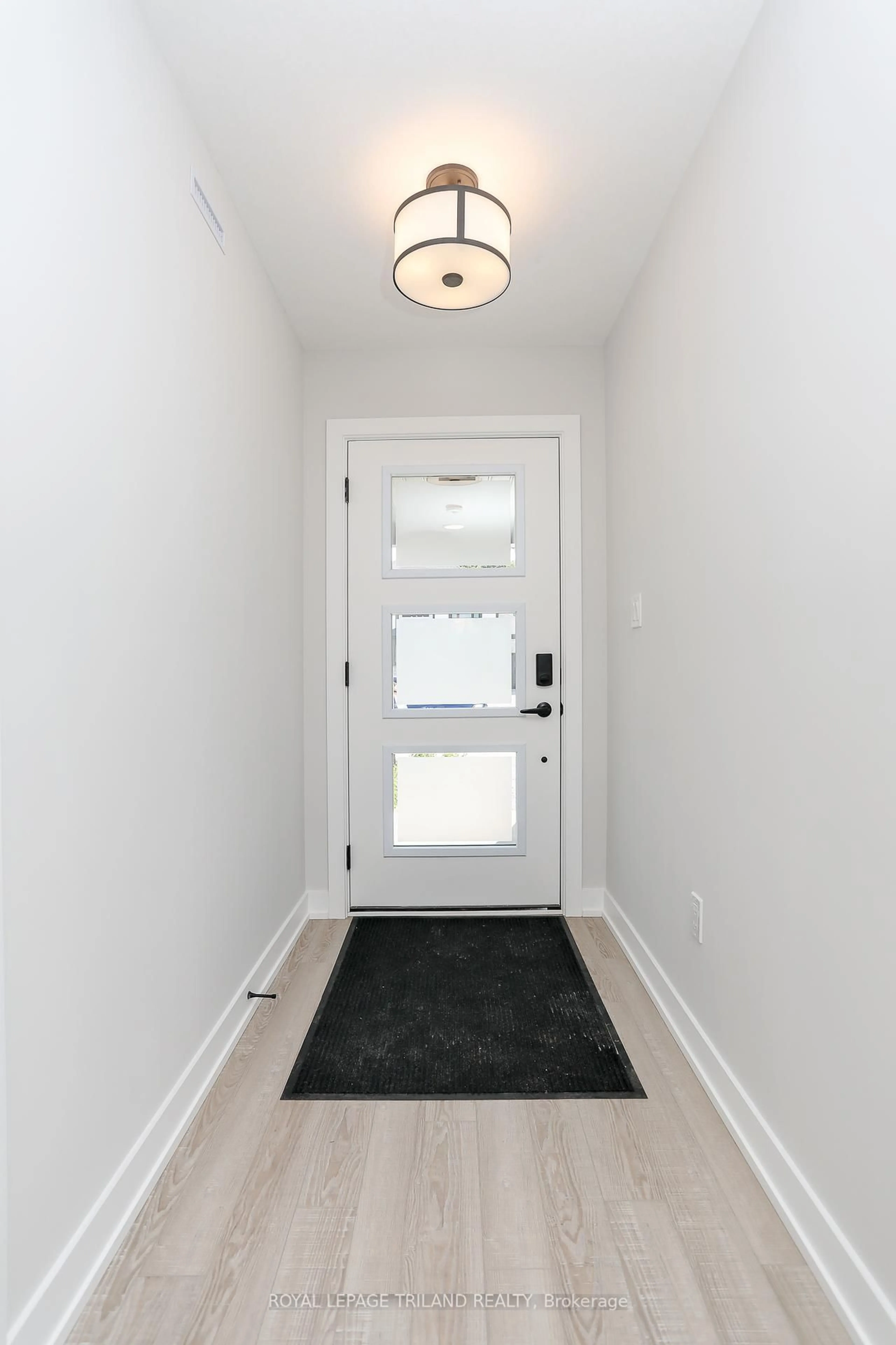 Indoor entryway for 51 White Tail Path, Central Elgin Ontario N5R 0N7