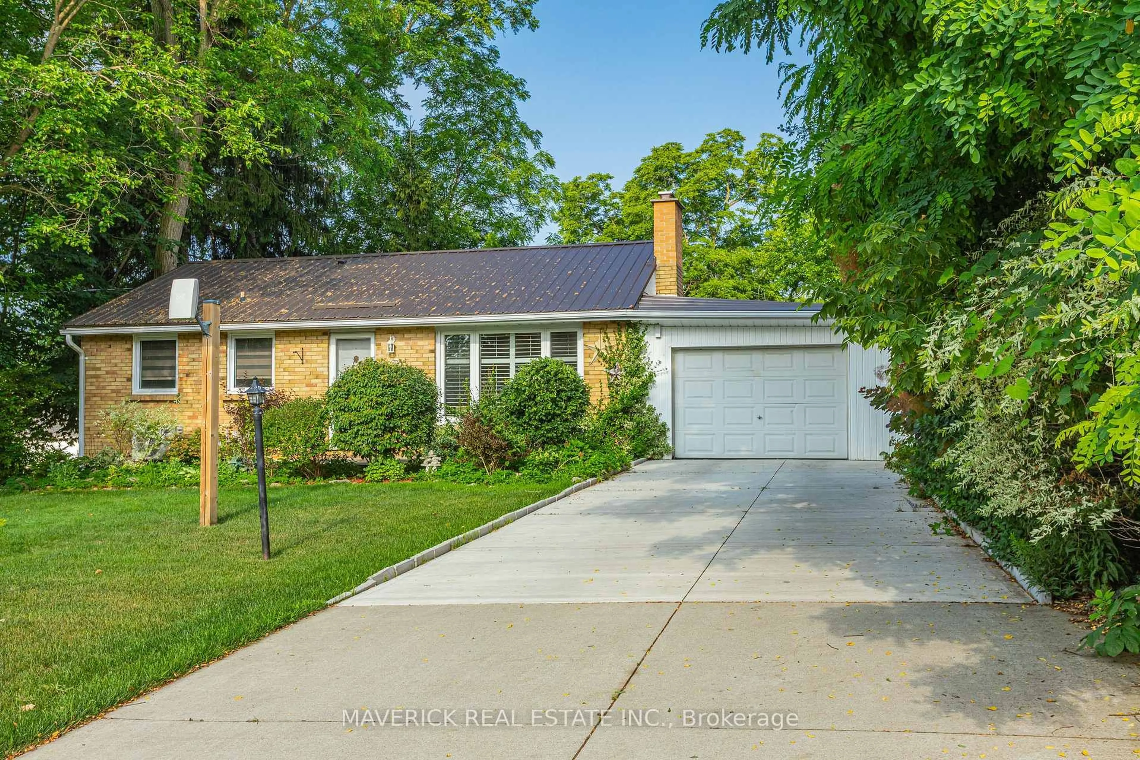 Unknown for 16 Crescent Ave, Central Elgin Ontario N5P 2K1