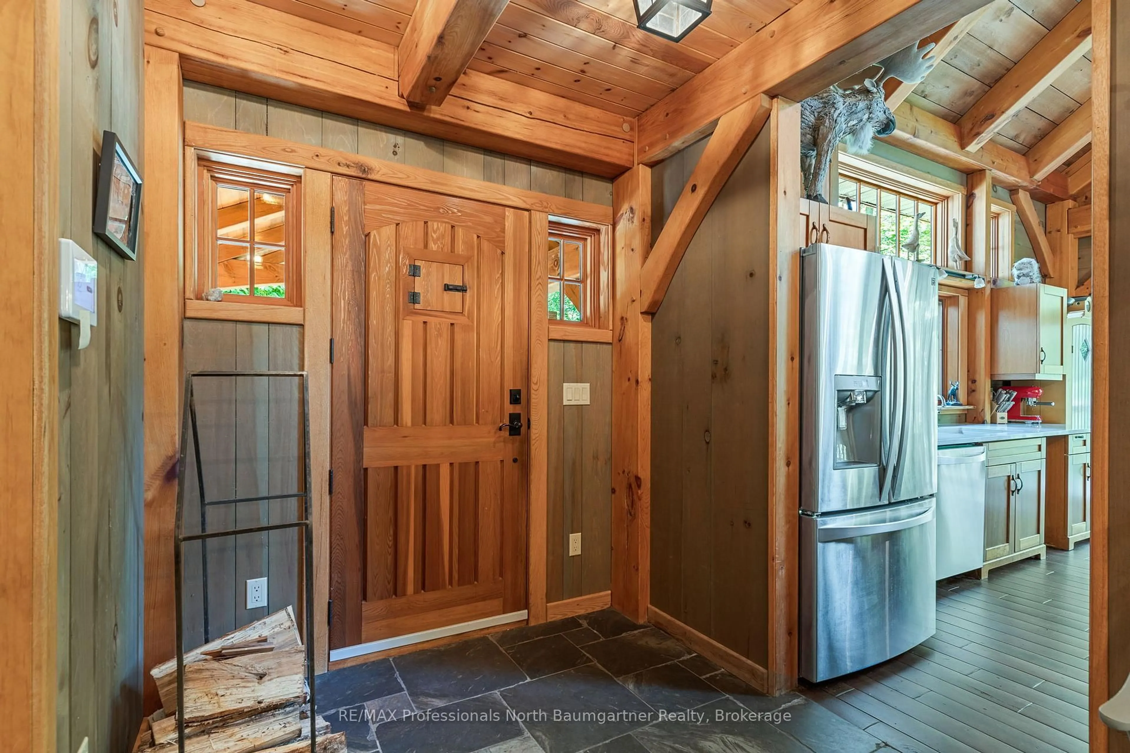 Indoor entryway for 1030 Apricot Crt, Dysart et al Ontario K0M 1S0