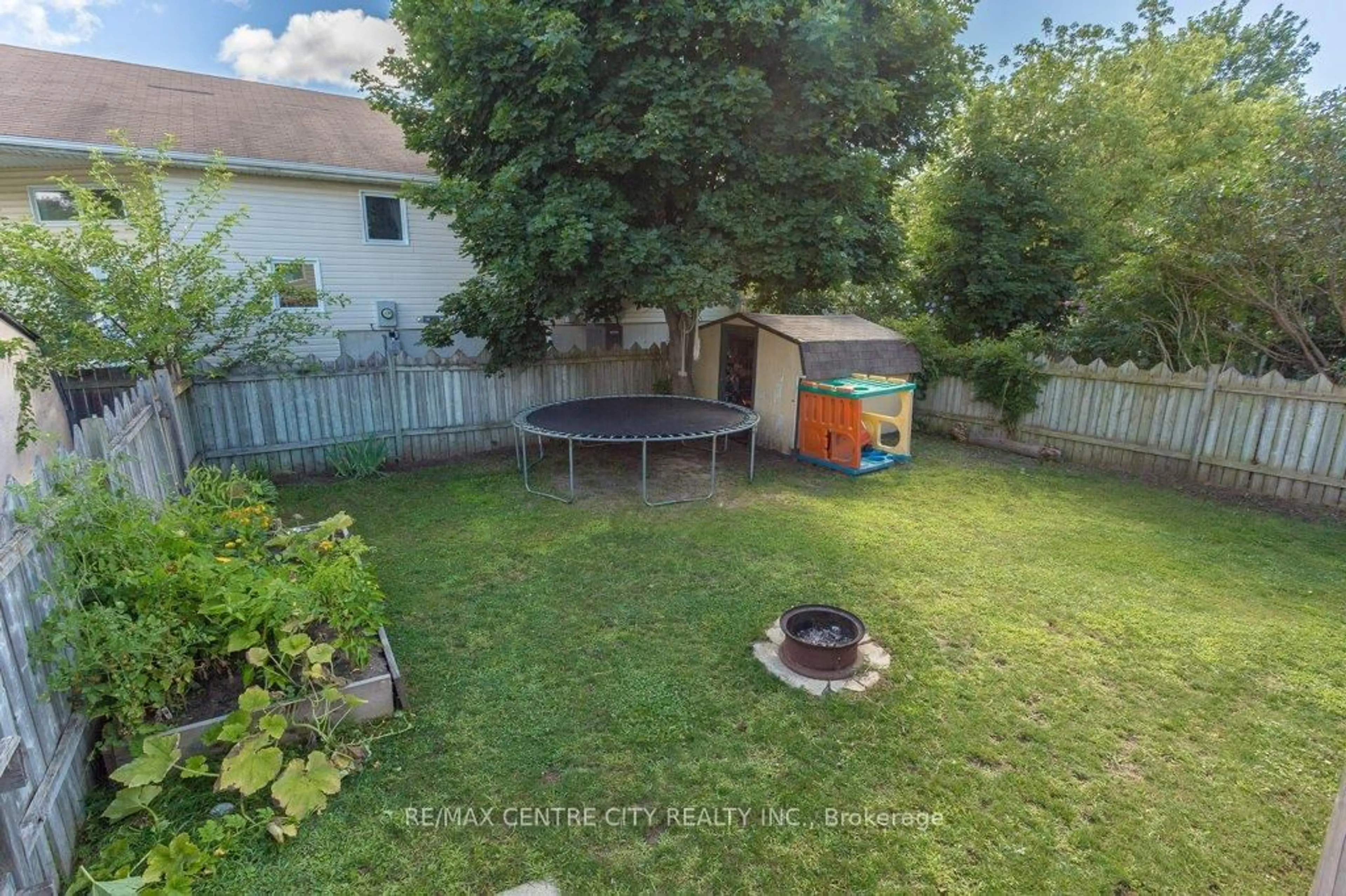 A pic from outside/outdoor area/front of a property/back of a property/a pic from drone, street for 55 Melanie Dr, Aylmer Ontario N5H 3G6