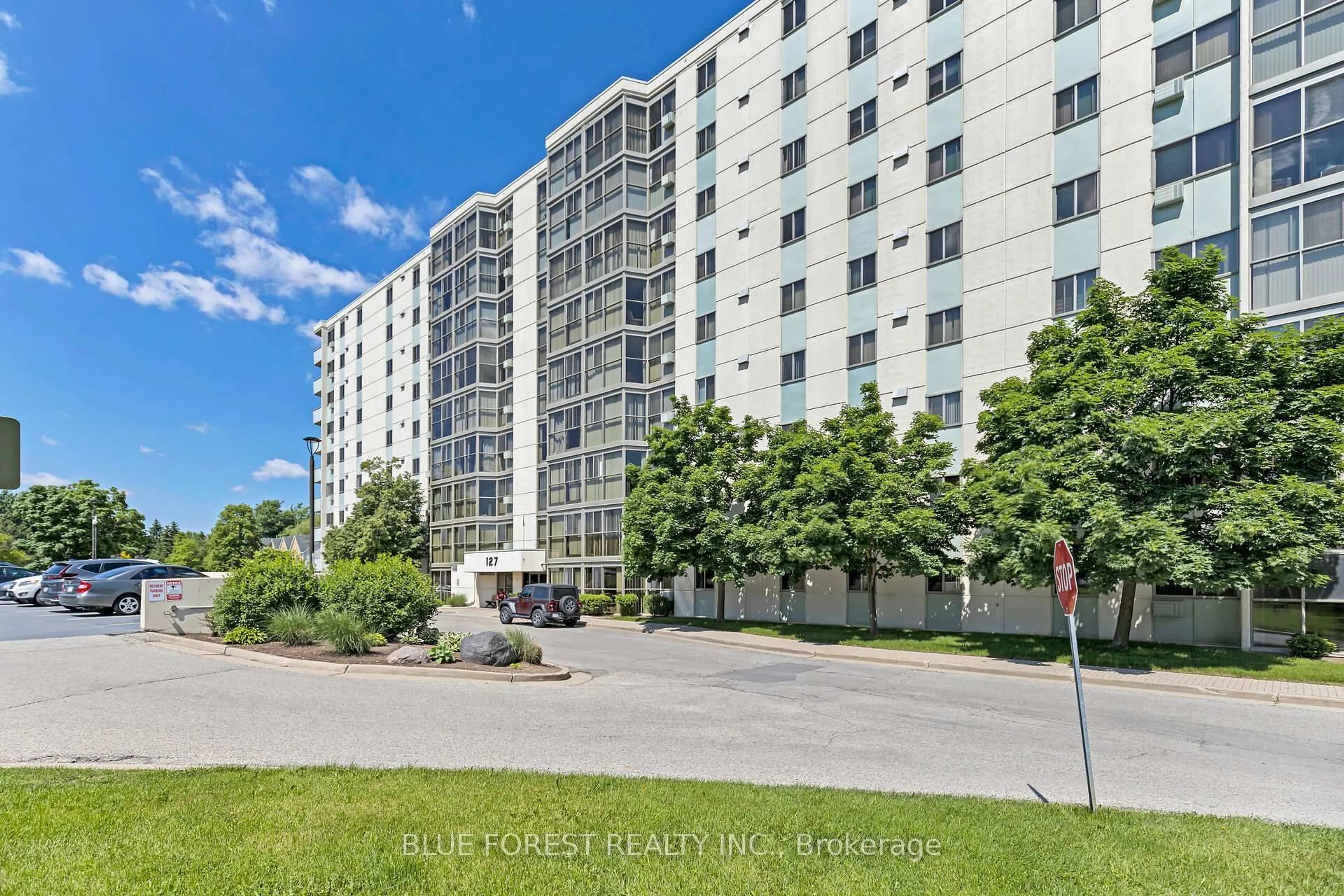 A pic from outside/outdoor area/front of a property/back of a property/a pic from drone, unknown for 127 Belmont Dr #909, London South Ontario N6J 4J7