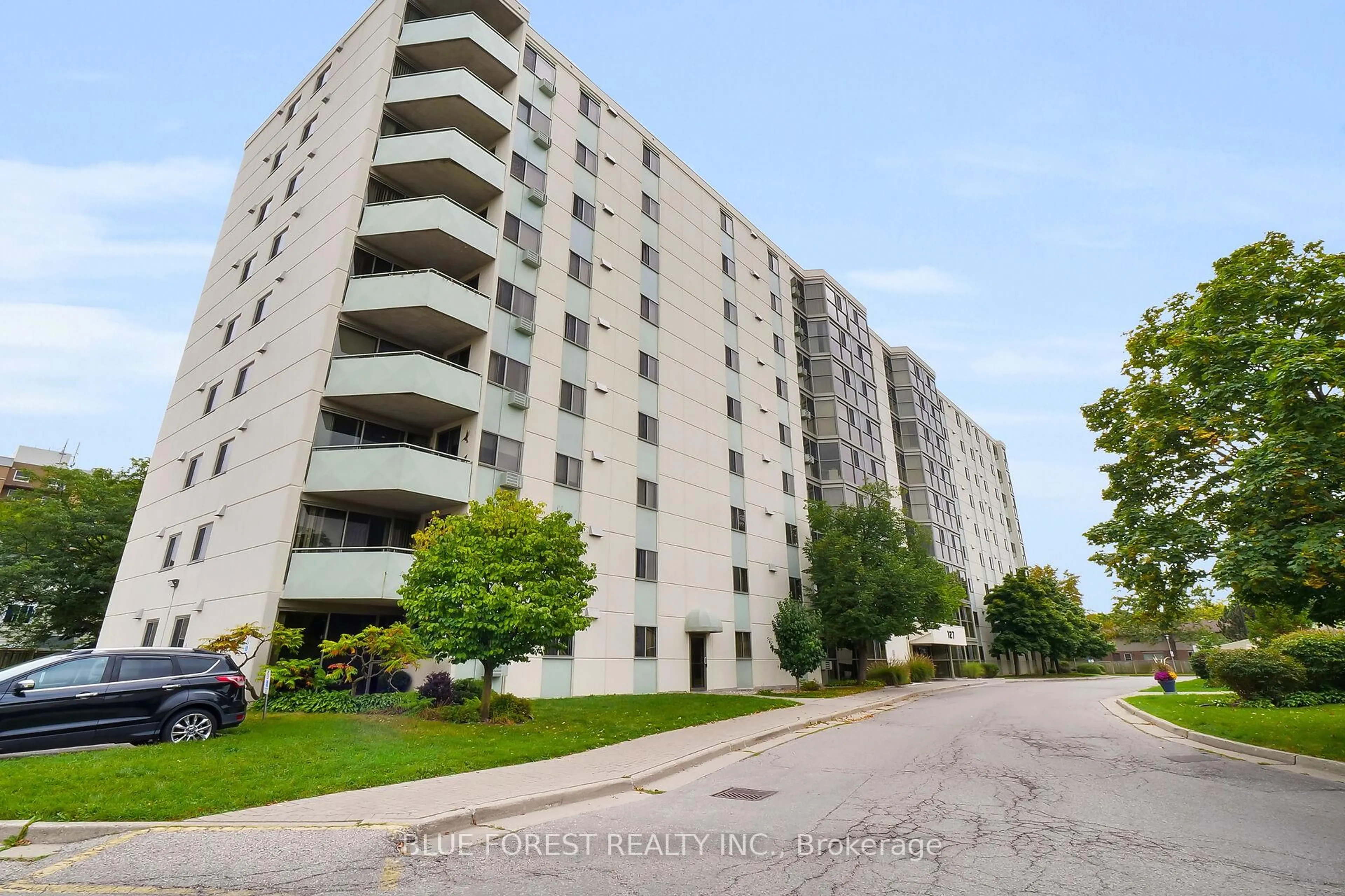 A pic from outside/outdoor area/front of a property/back of a property/a pic from drone, street for 127 Belmont Dr #909, London South Ontario N6J 4J7