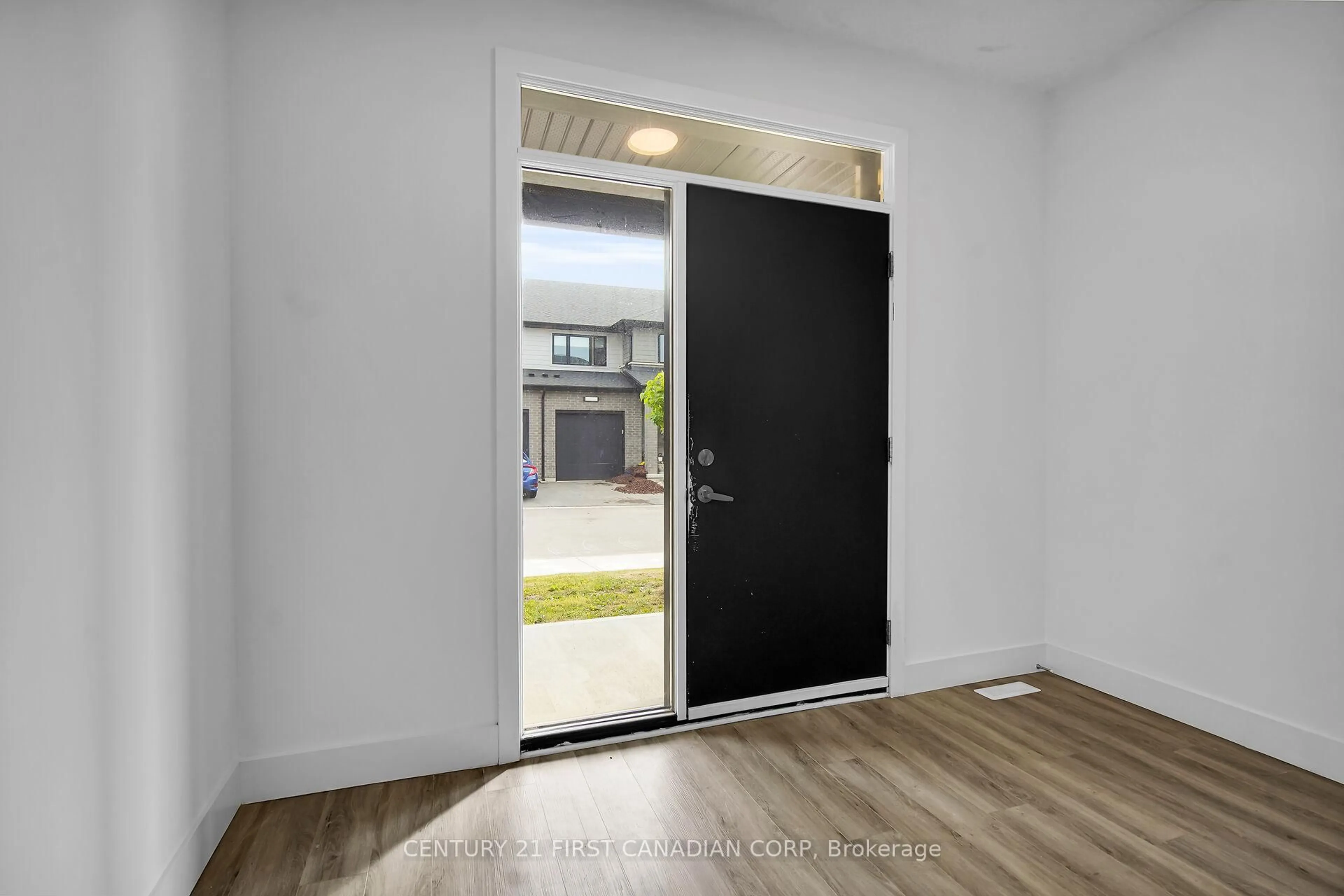 Indoor entryway for 3635 Southbridge Ave #31, London South Ontario N6L 0G8
