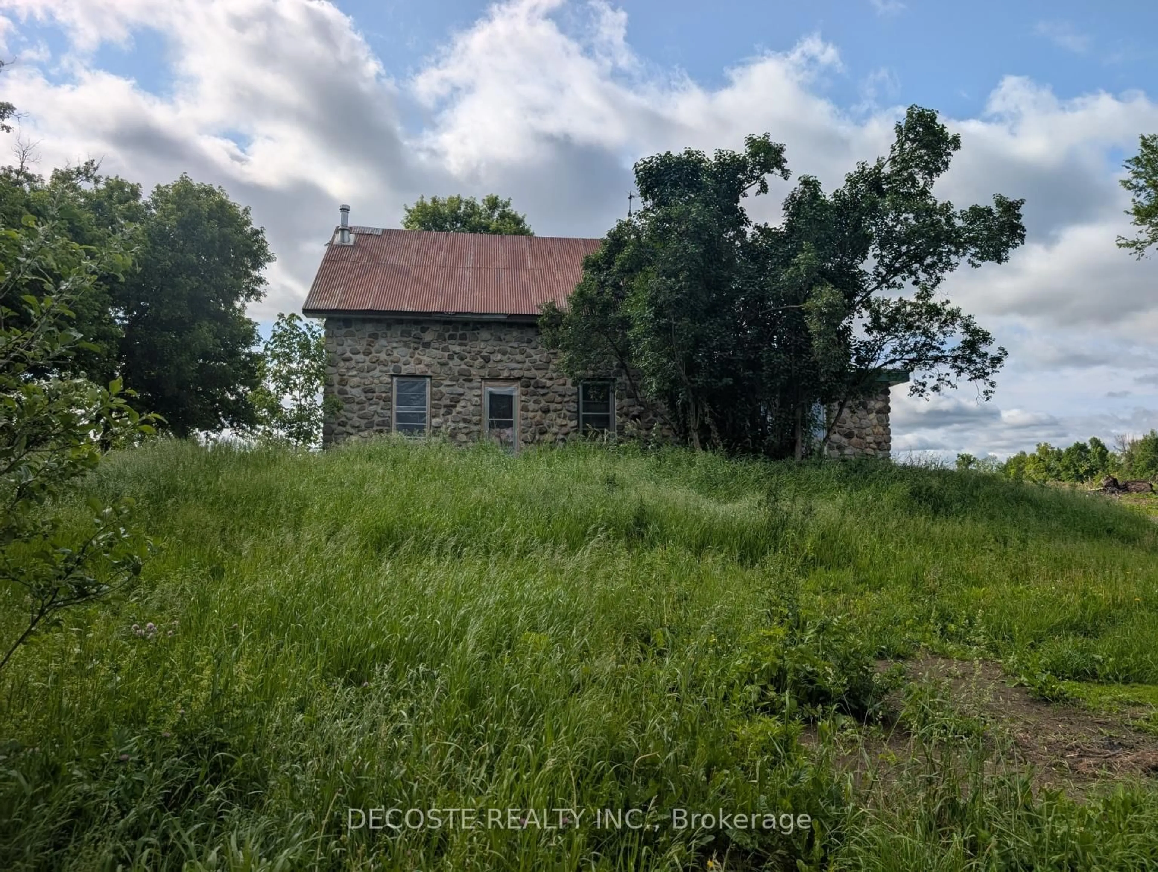 A pic from outside/outdoor area/front of a property/back of a property/a pic from drone, building for 20800 Lochiel Rd, North Glengarry Ontario K0C 1A0