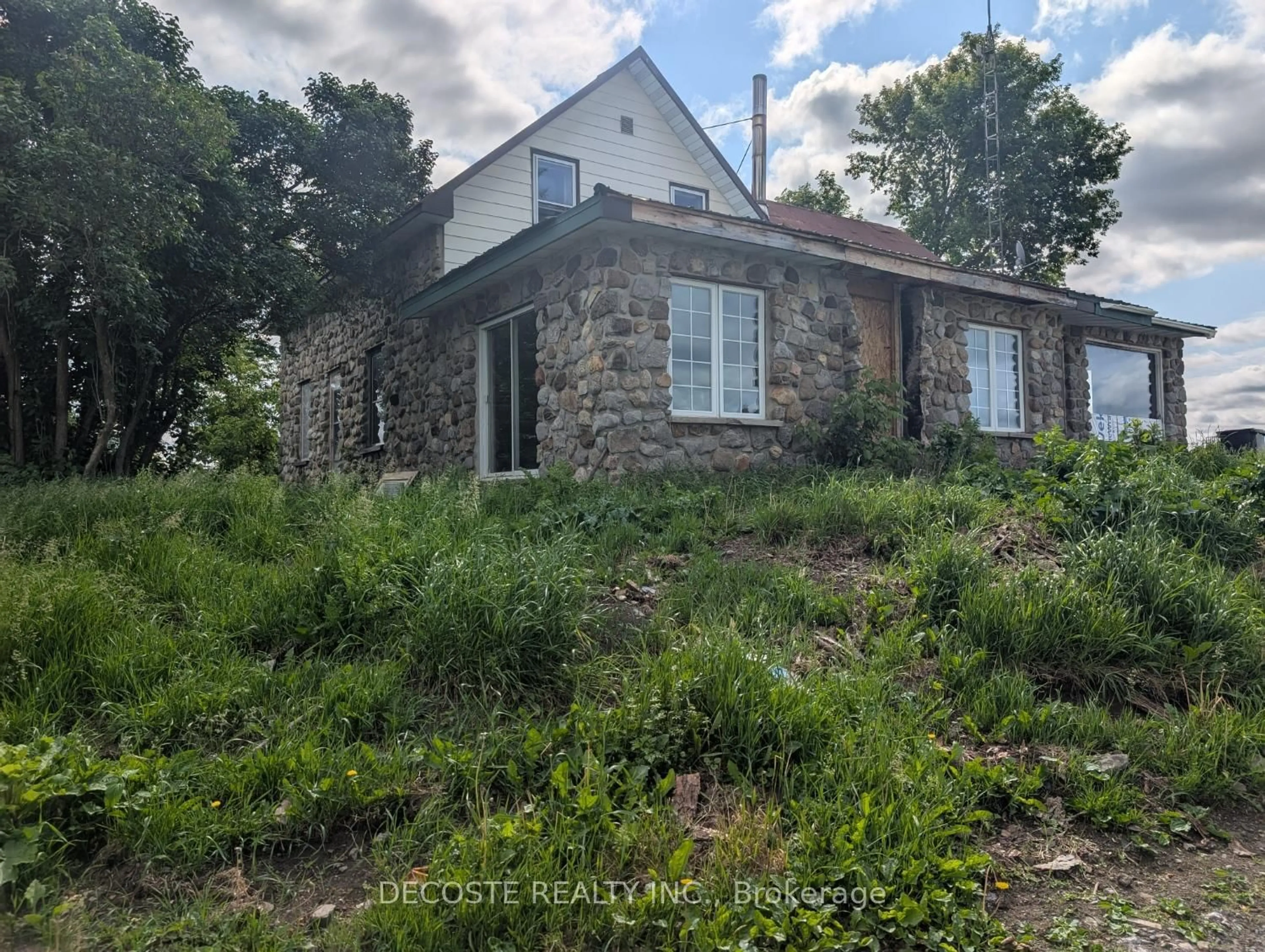 A pic from outside/outdoor area/front of a property/back of a property/a pic from drone, building for 20800 Lochiel Rd, North Glengarry Ontario K0C 1A0
