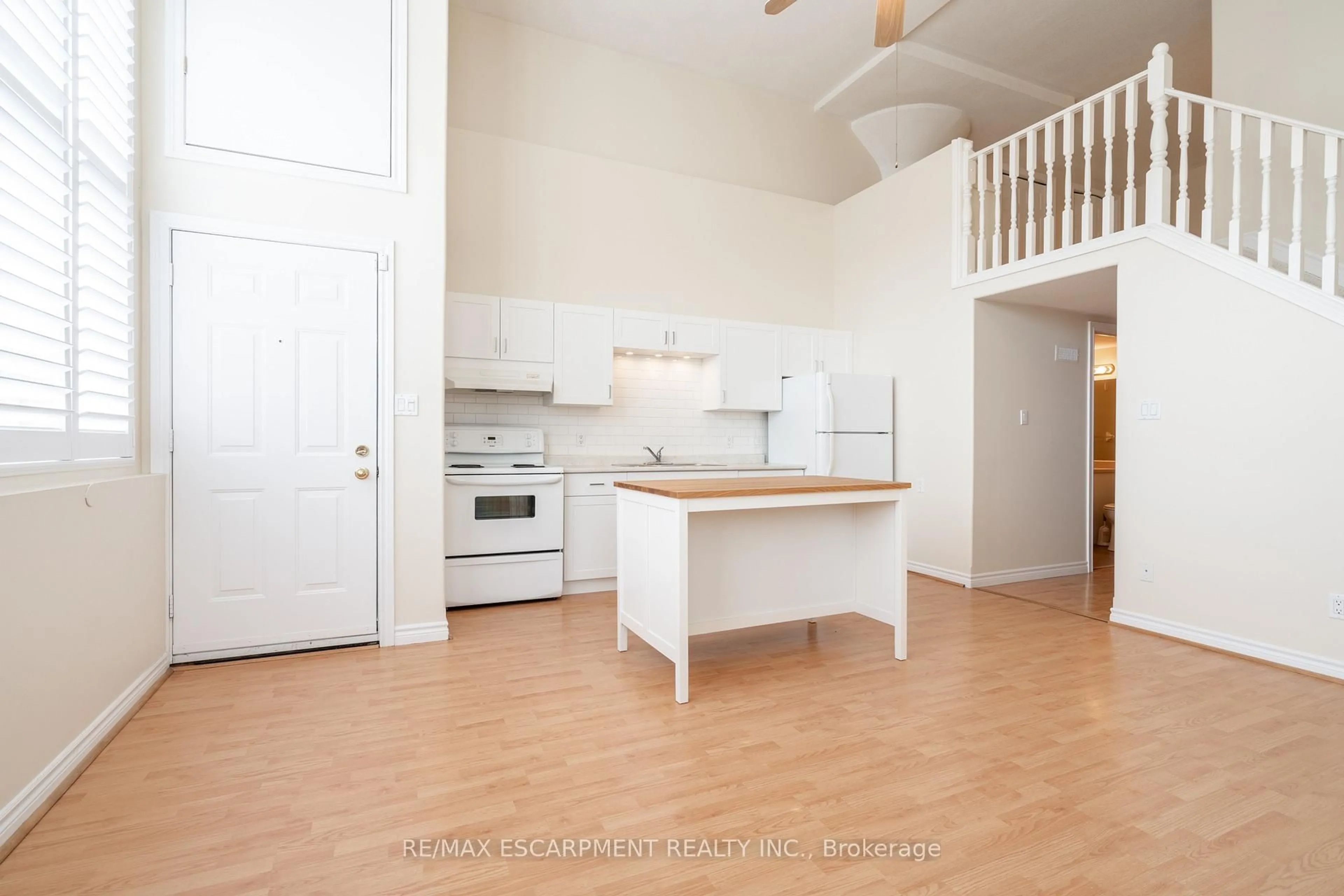 Open concept kitchen, unknown for 111 Grey St #102, Brant Ontario N3S 4V8