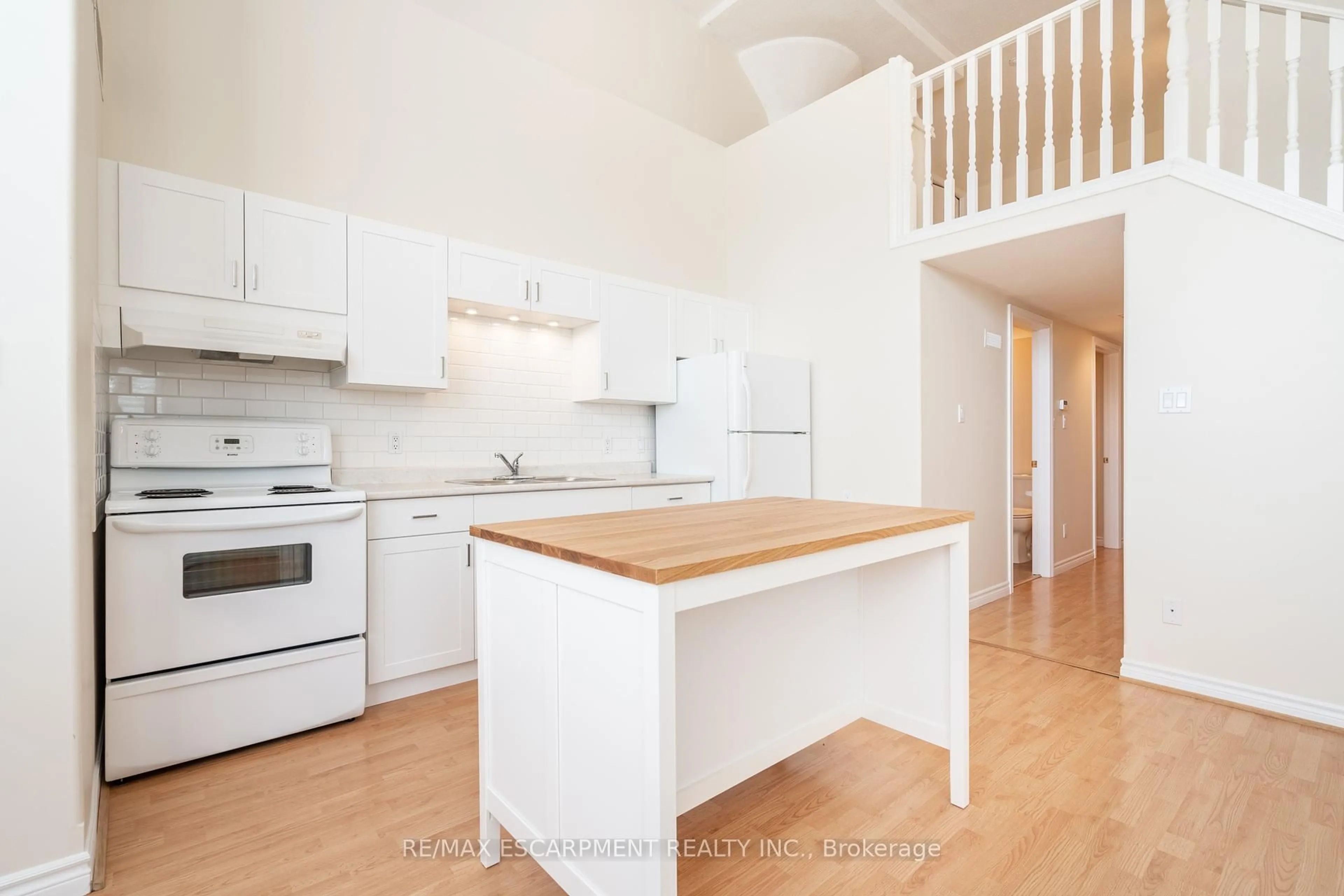 Standard kitchen, unknown for 111 Grey St #102, Brant Ontario N3S 4V8