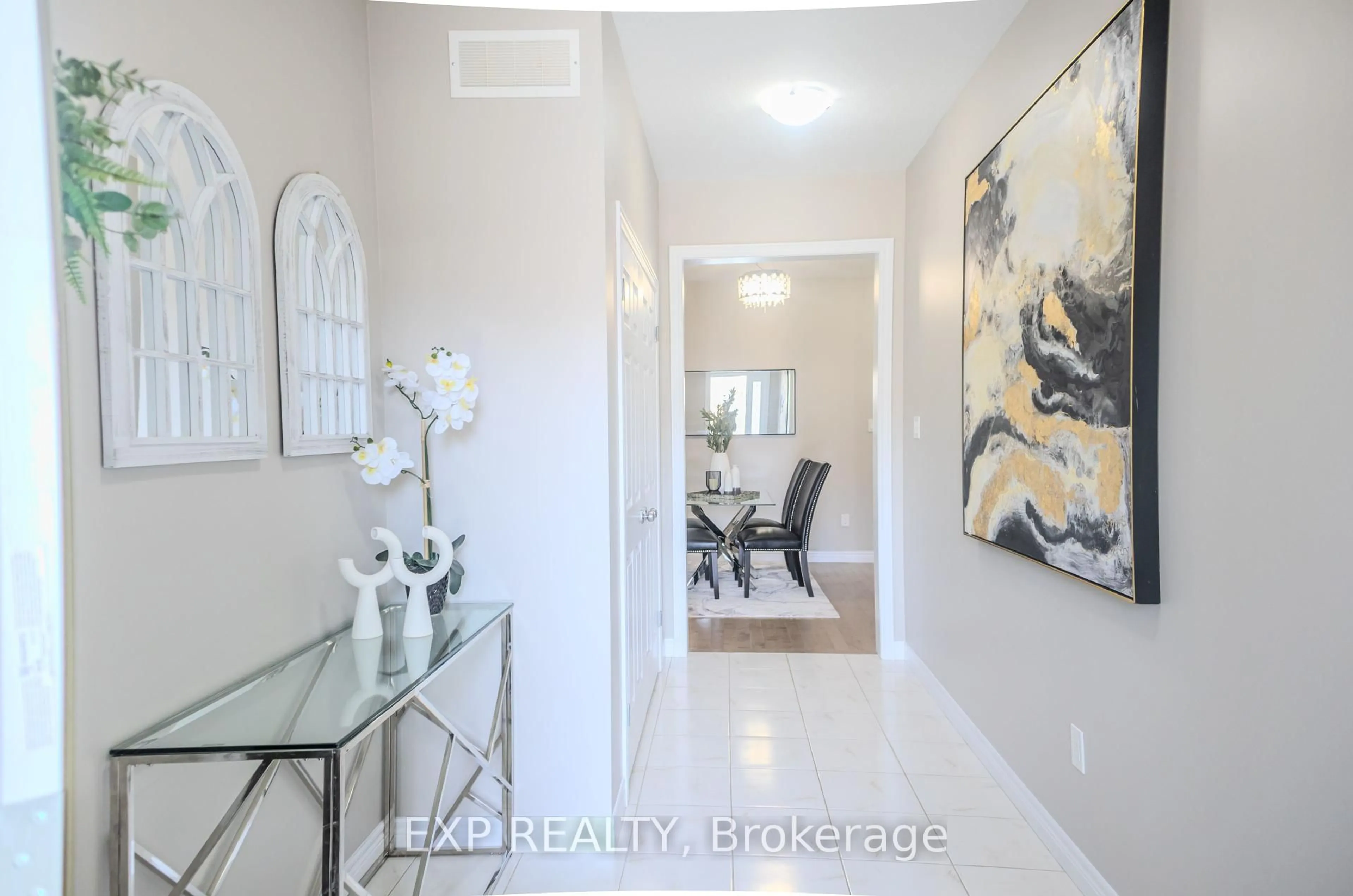 Indoor entryway for 14 Waterbow Tr, Kitchener Ontario N2A 0K7