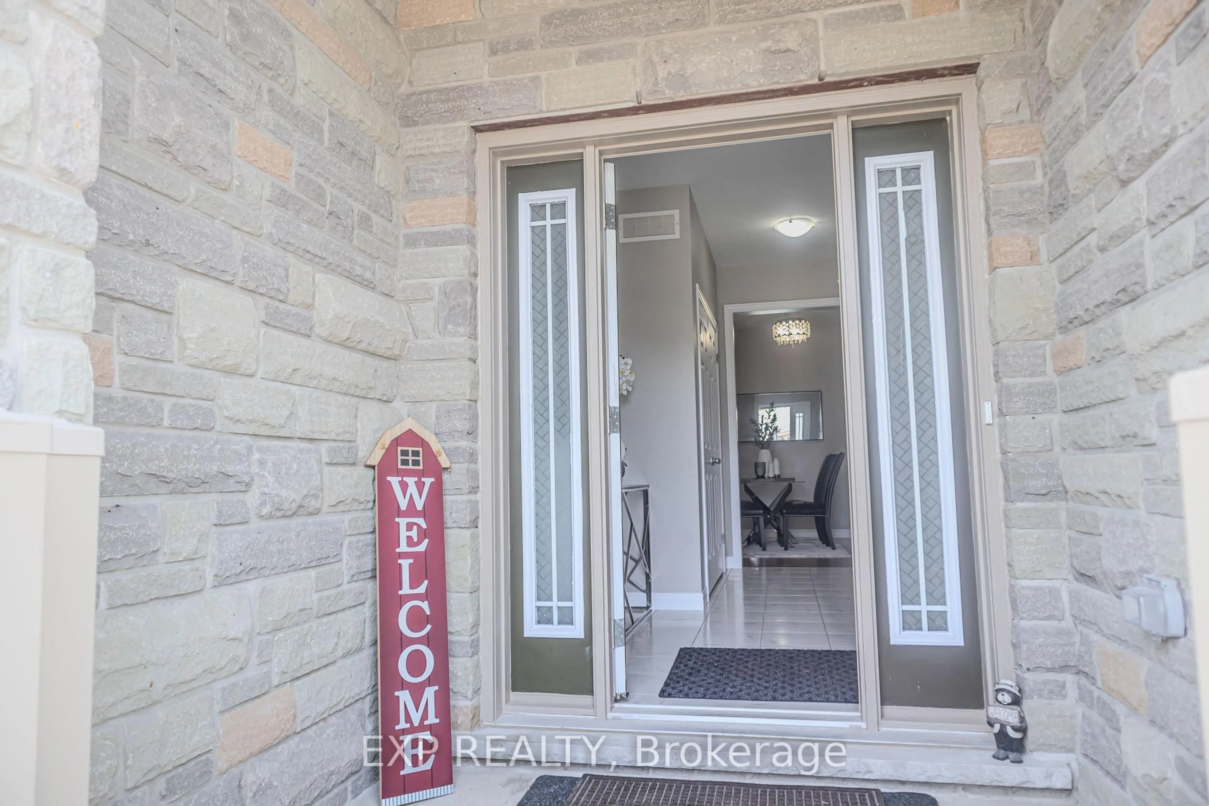 Indoor entryway for 14 Waterbow Tr, Kitchener Ontario N2A 0K7