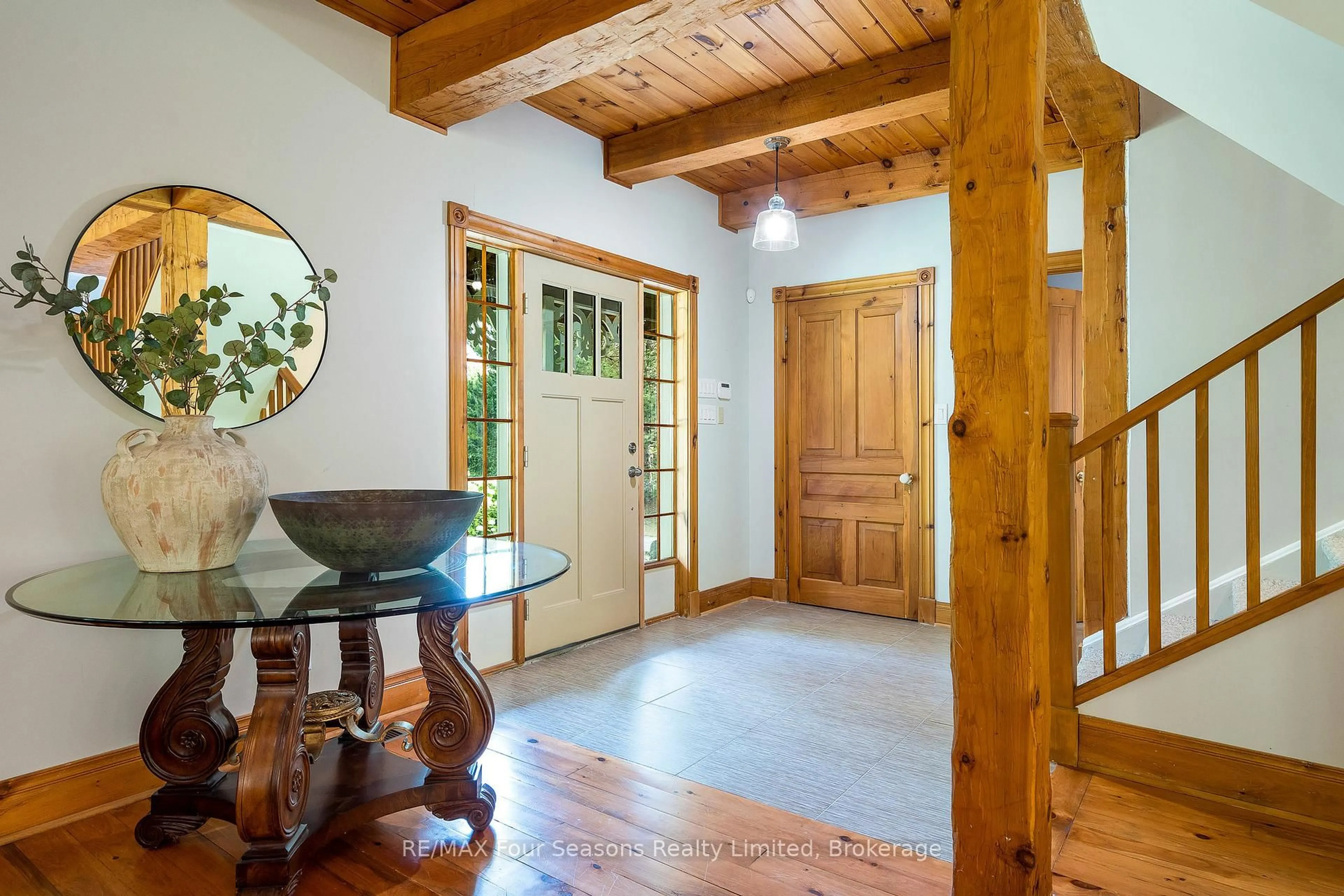 Indoor entryway for 127 Wyandot Crt, Blue Mountains Ontario L9Y 0S4