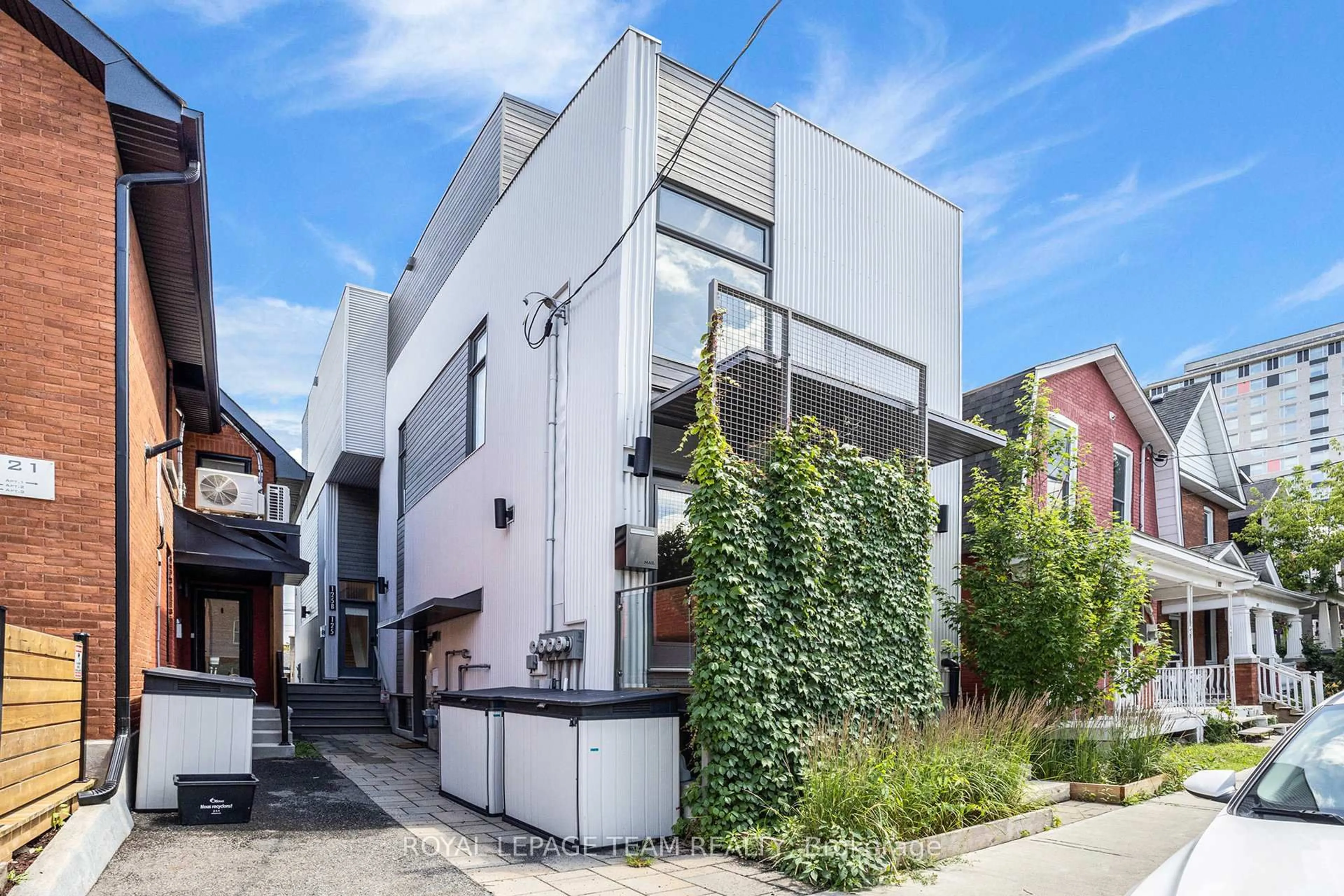 Home with brick exterior material, street for 125 Carruthers Ave, Ottawa Ontario K1Y 1N4