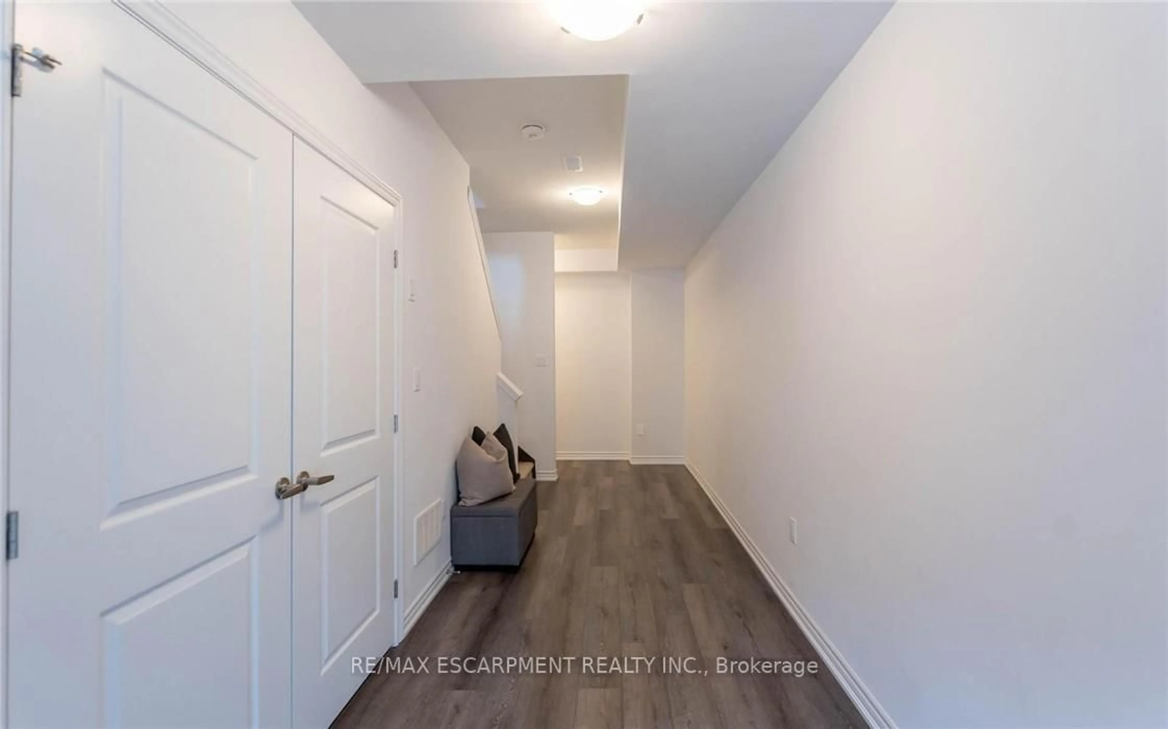Indoor entryway for 61 Soho St #85, Hamilton Ontario L8J 0M6