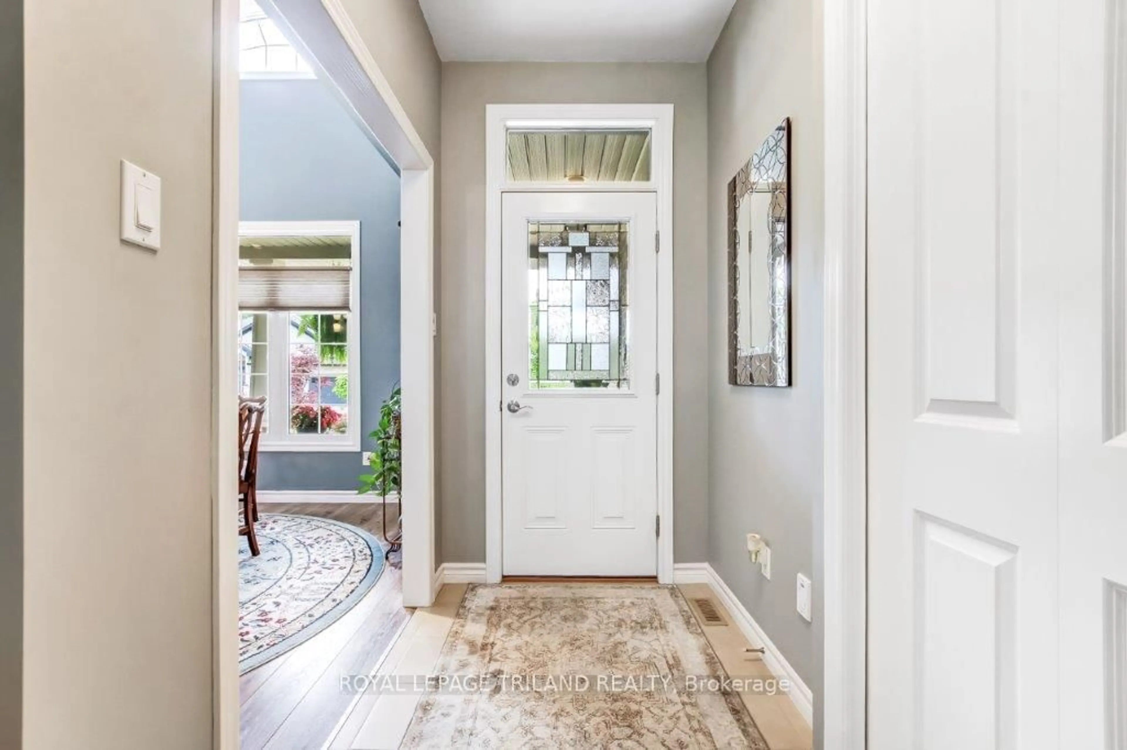 Indoor entryway for 20 Ensley Pl, Central Elgin Ontario N5L 0A1