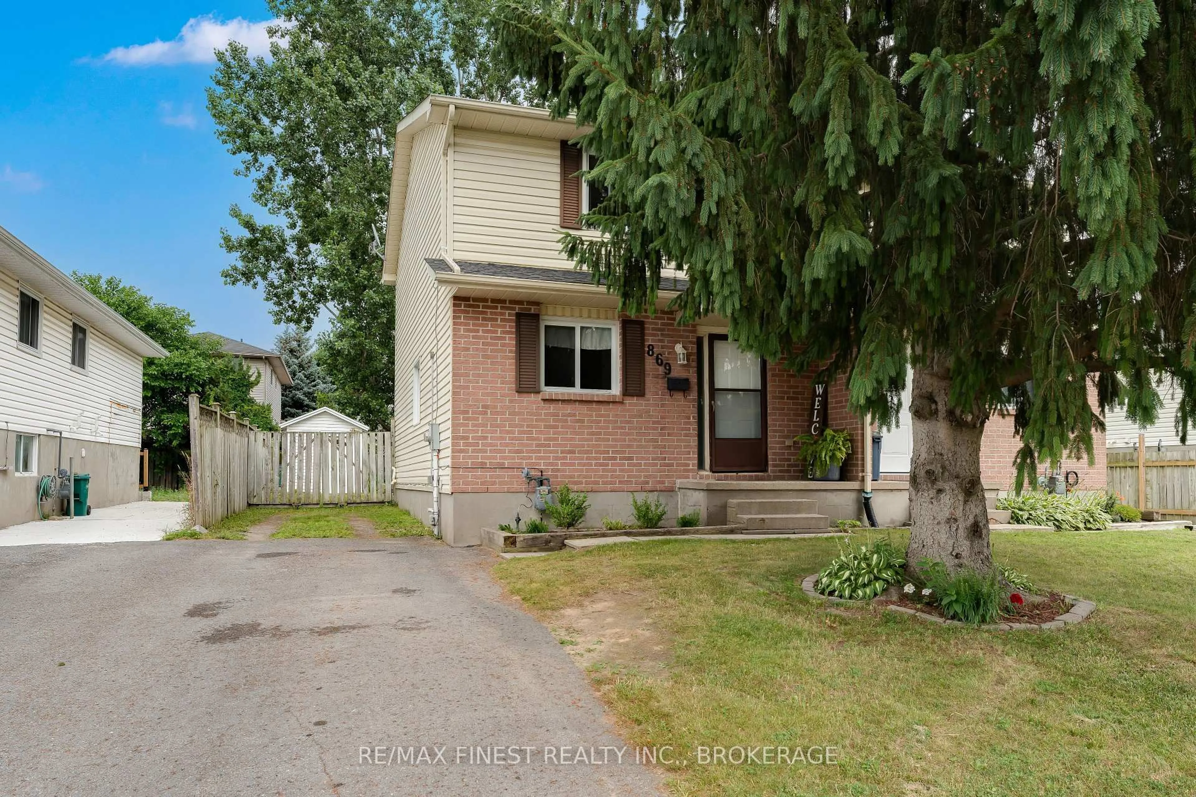 A pic from outside/outdoor area/front of a property/back of a property/a pic from drone, street for 869 Larchwood Cres, Kingston Ontario K7P 2P8