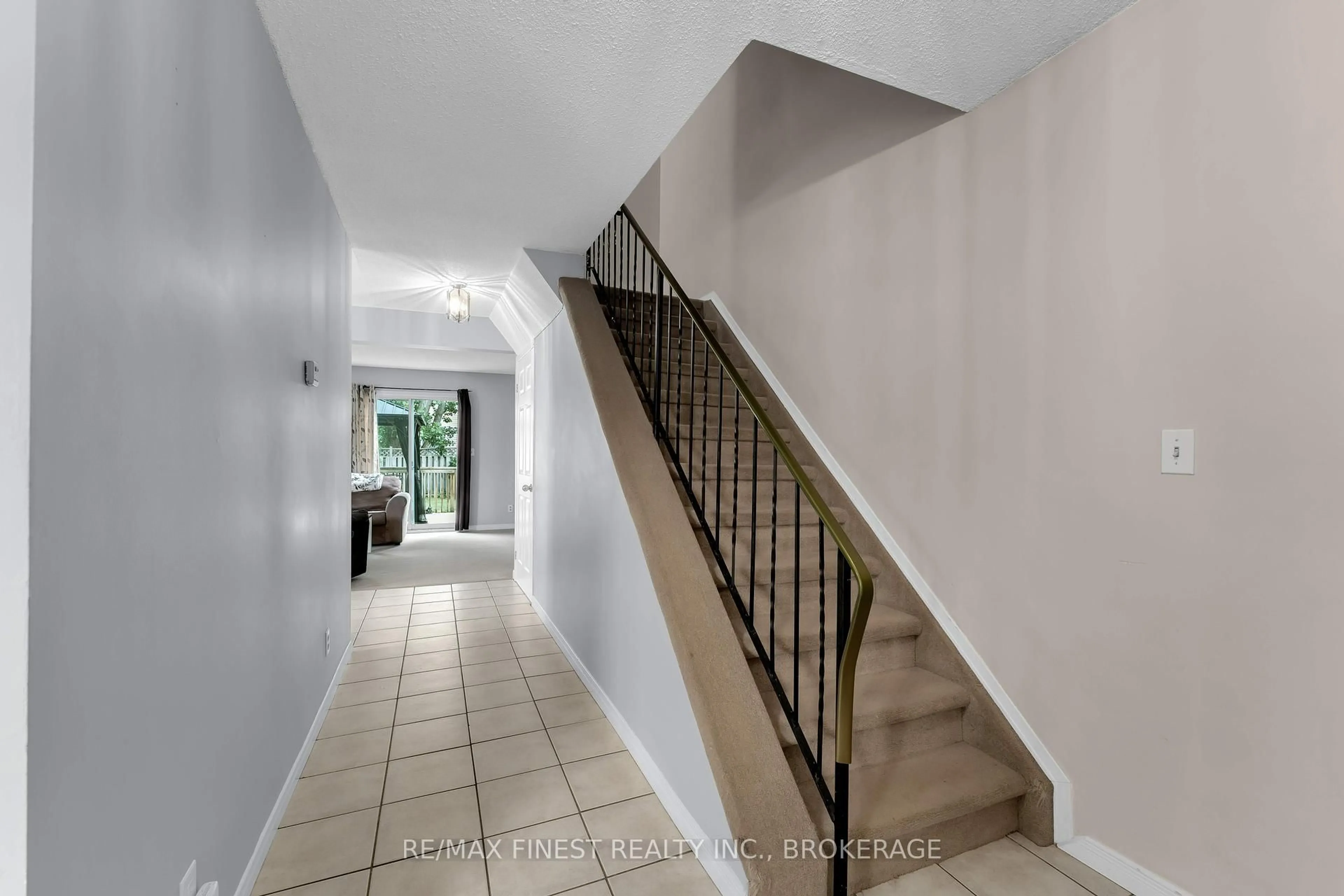 Indoor foyer for 869 Larchwood Cres, Kingston Ontario K7P 2P8