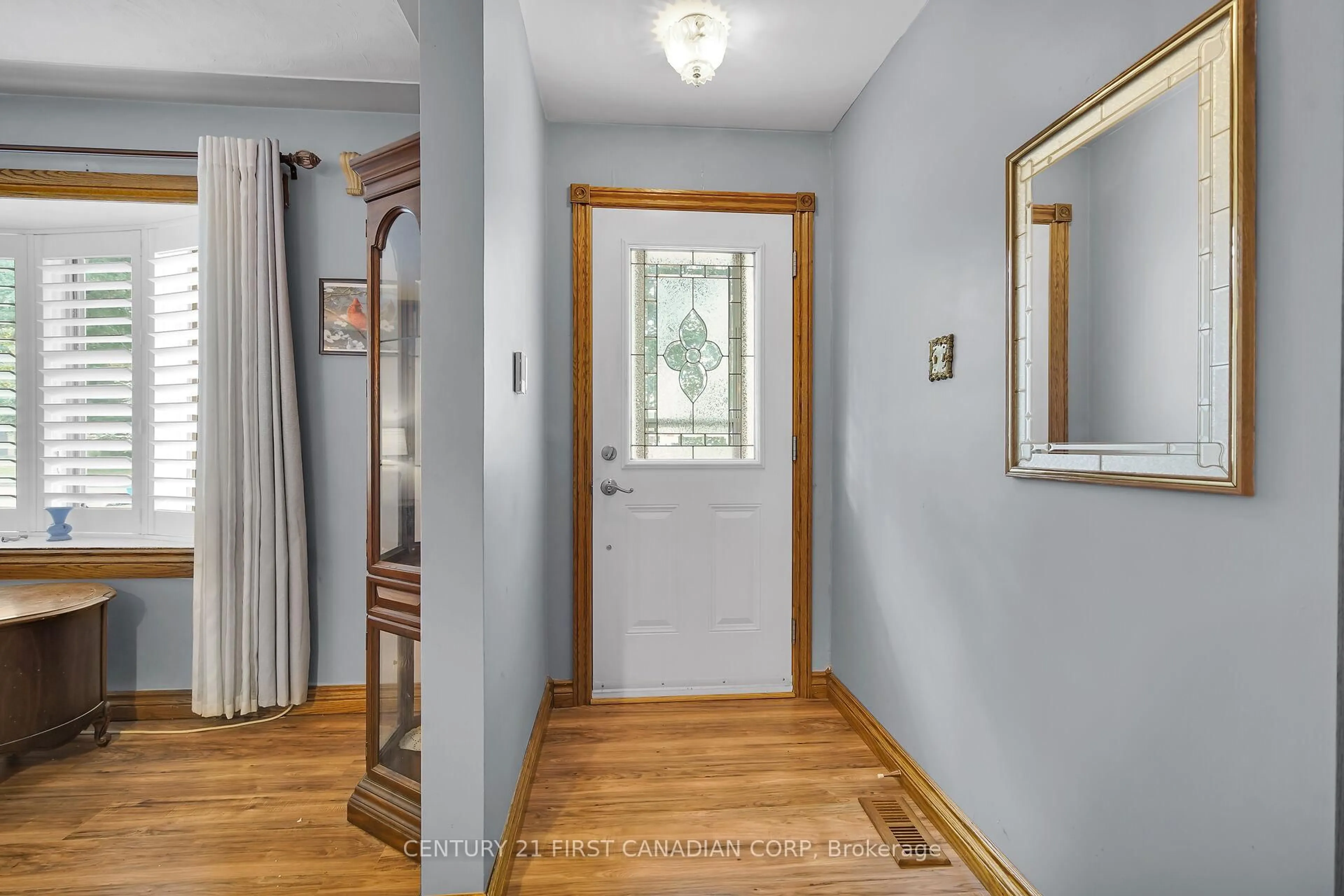 Indoor entryway for 26 Gustin Ave, London South Ontario N6P 1C3