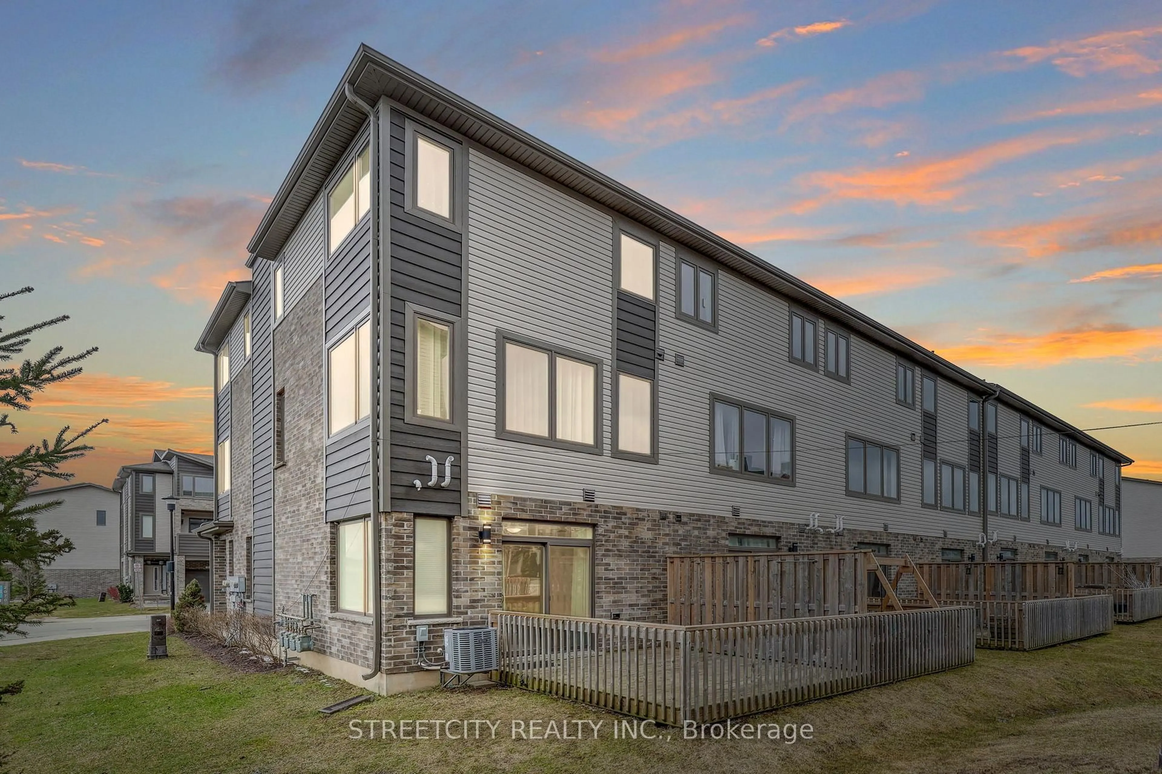 Unknown for 2070 Meadowgate Blvd #1, London South Ontario N6M 0H5