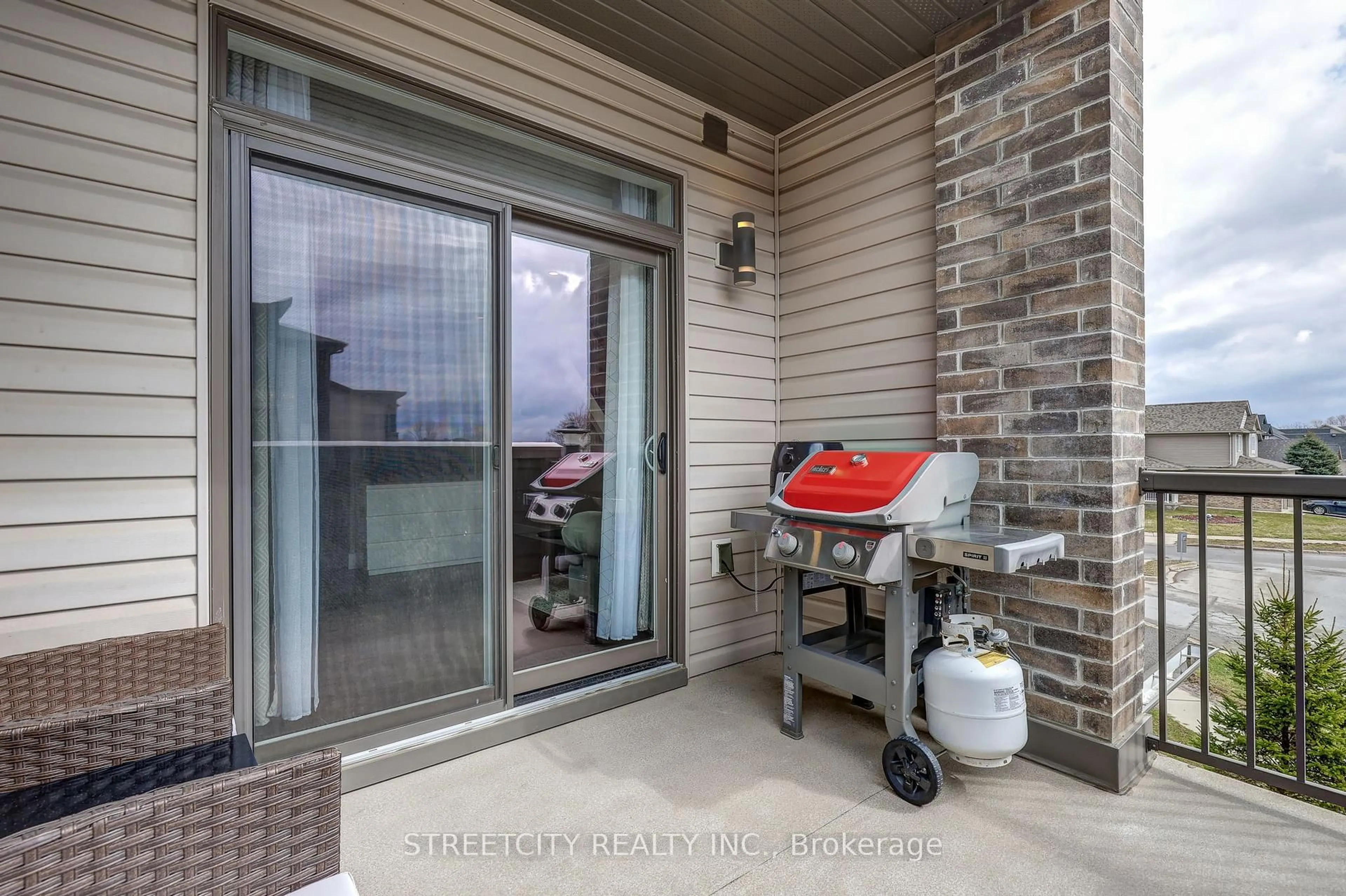 Unknown for 2070 Meadowgate Blvd #1, London South Ontario N6M 0H5