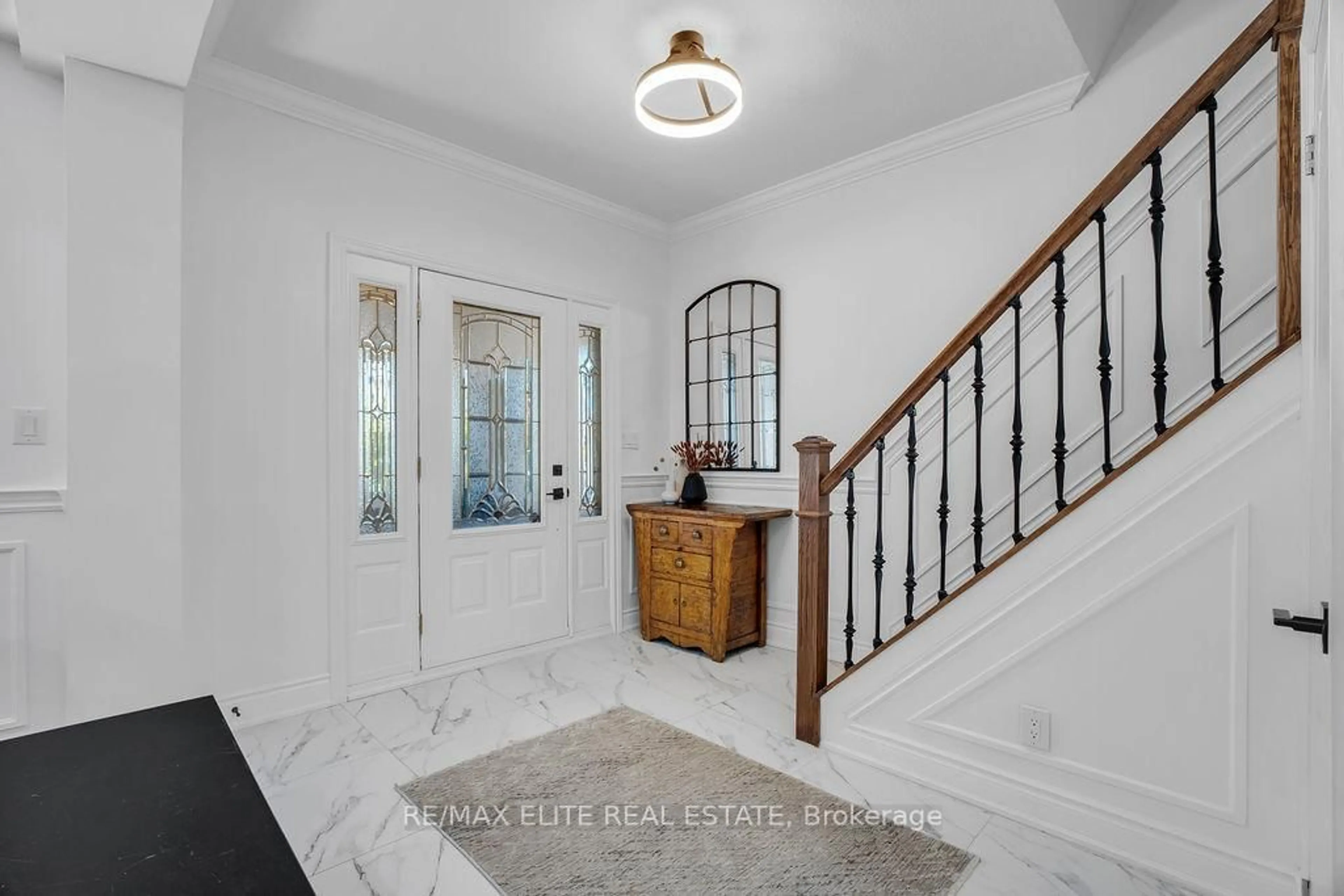 Indoor entryway for 85 Balsam Ave, Hamilton Ontario L8M 3B2