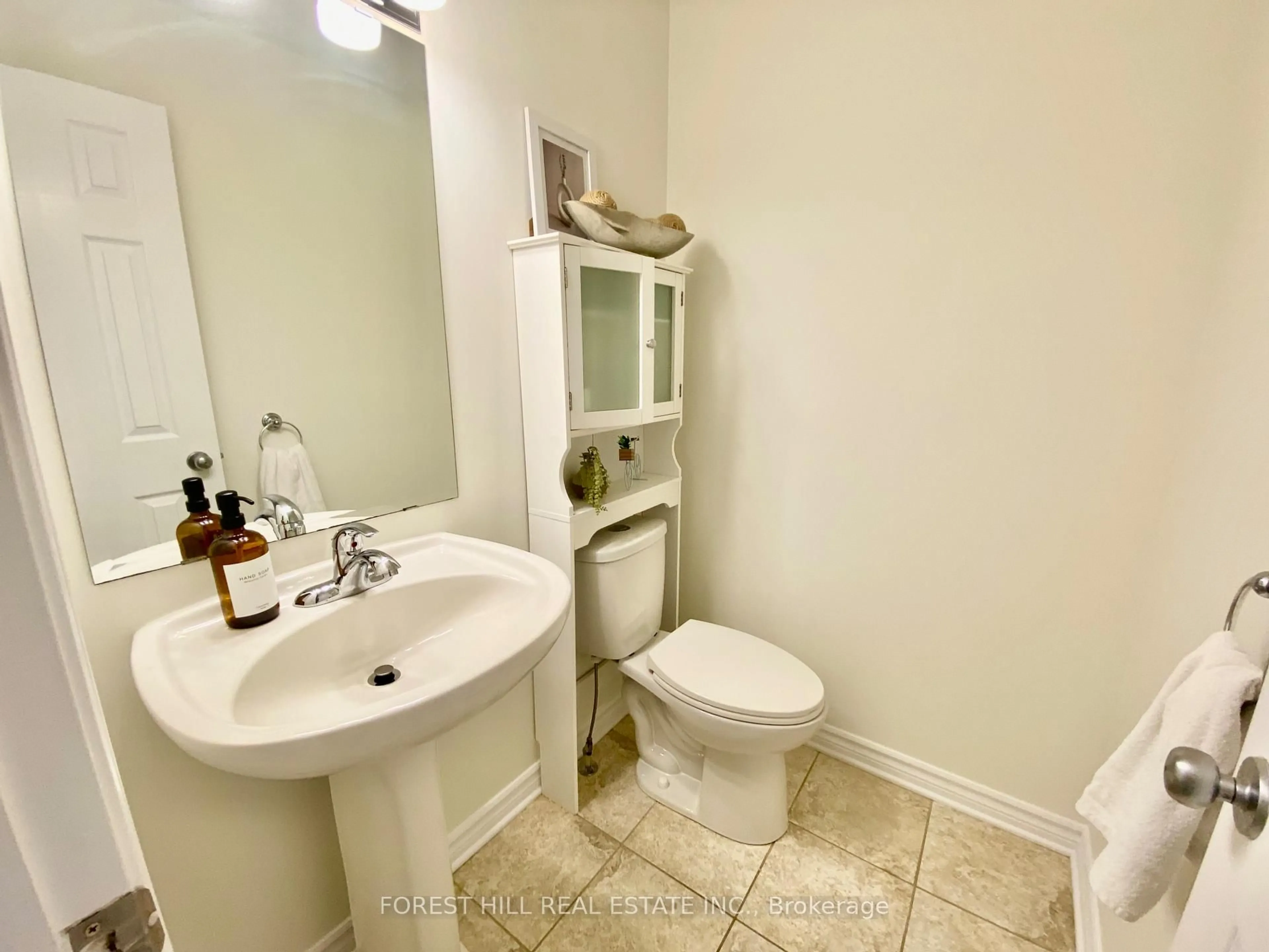 Standard bathroom, unknown for 510 Temiskaming Cres, Ottawa Ontario K2J 0V8