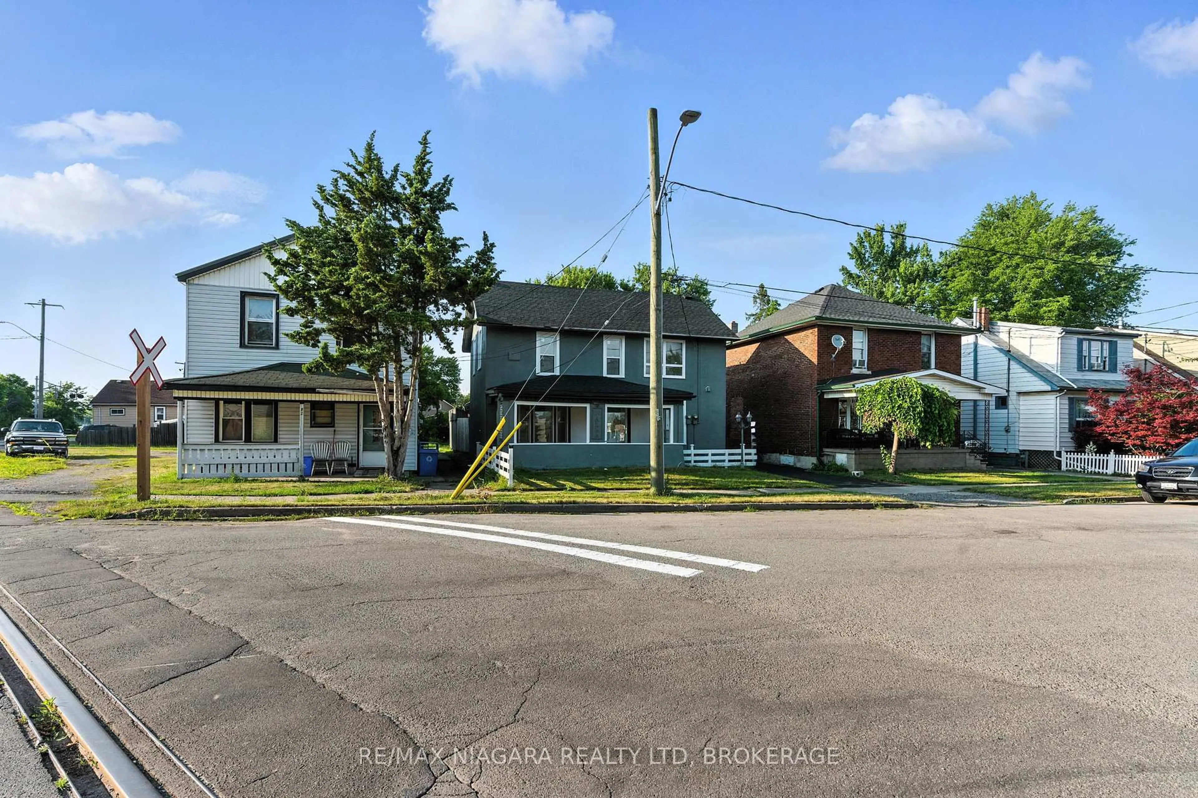 A pic from outside/outdoor area/front of a property/back of a property/a pic from drone, street for 84 Alma St, Port Colborne Ontario L3K 1G3