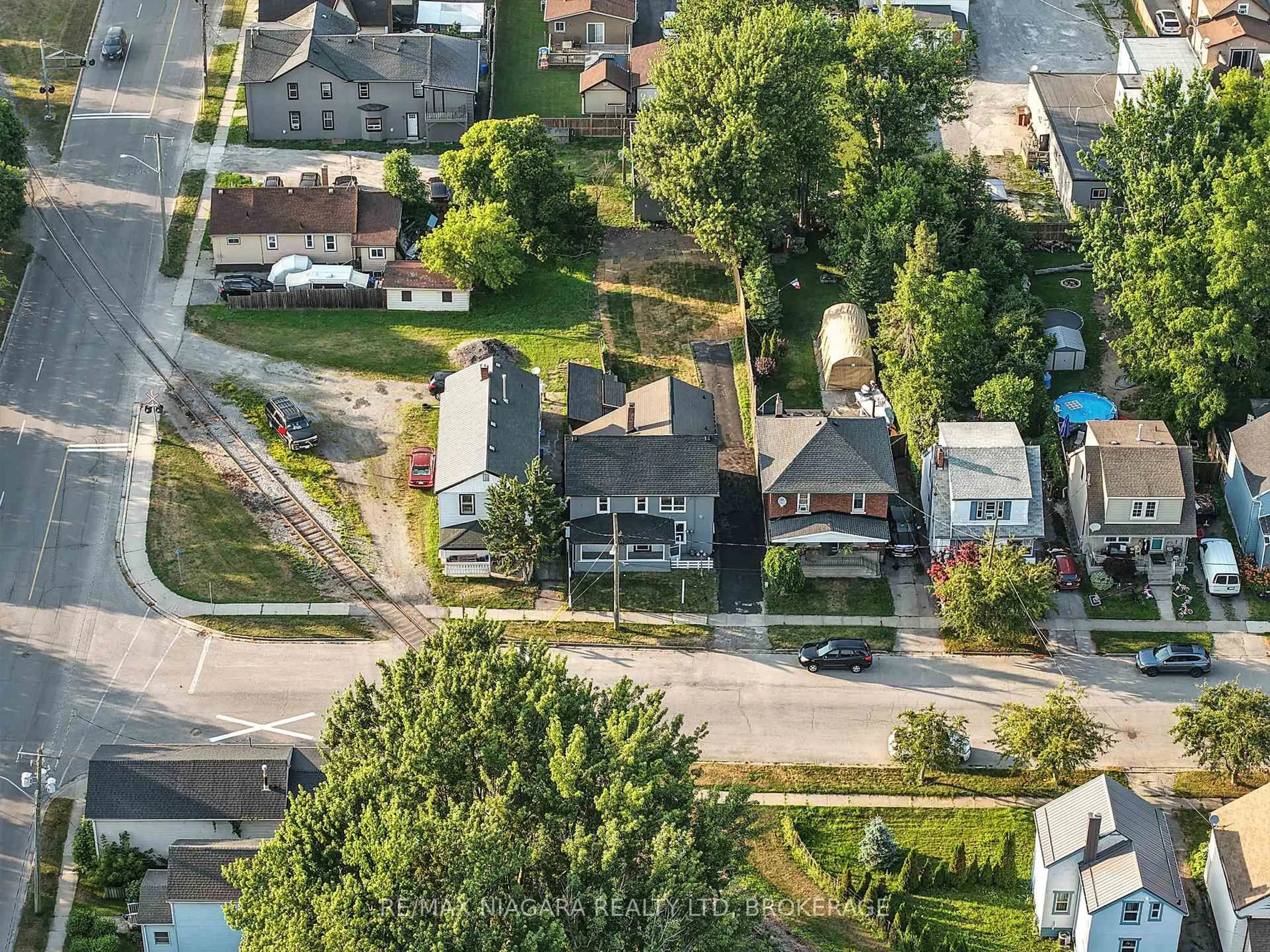 A pic from outside/outdoor area/front of a property/back of a property/a pic from drone, street for 84 Alma St, Port Colborne Ontario L3K 1G3