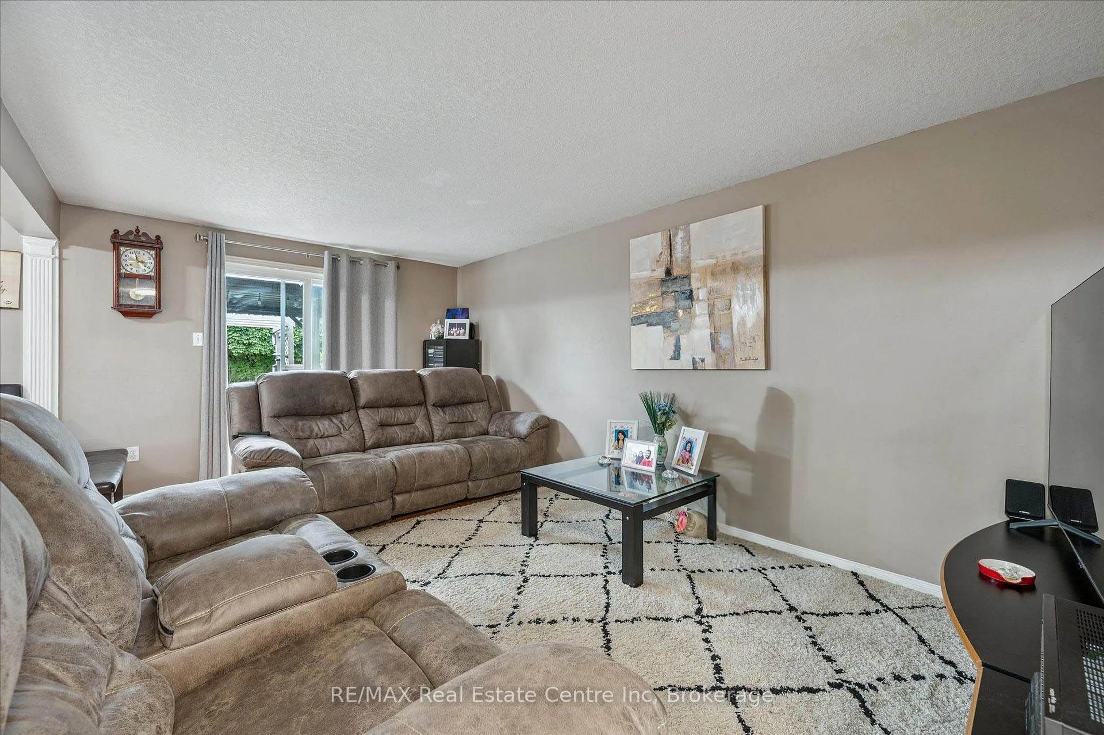 Living room with furniture, unknown for 161 Stephanie Dr, Guelph Ontario N1K 1X7