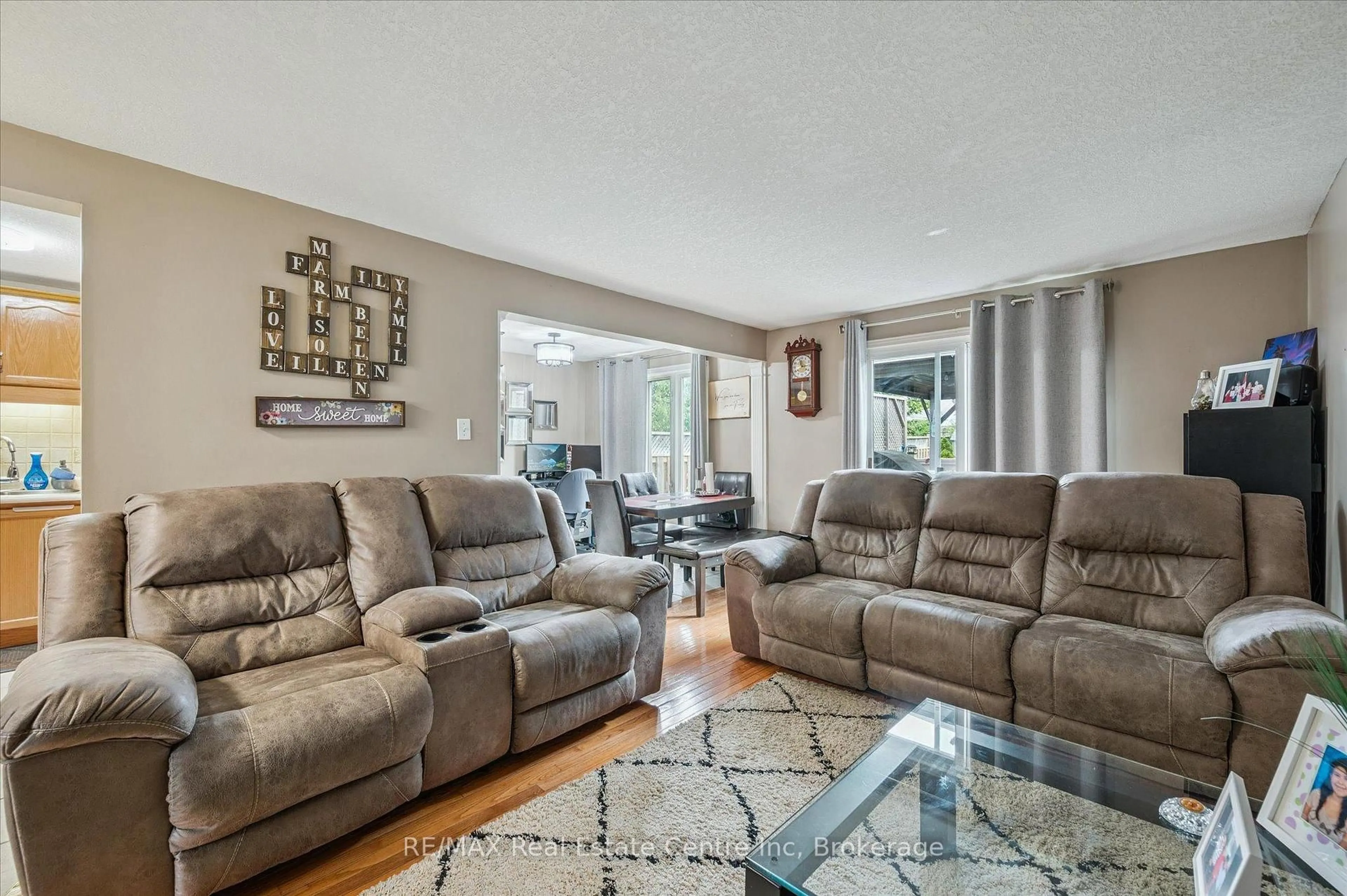 Living room with furniture, unknown for 161 Stephanie Dr, Guelph Ontario N1K 1X7