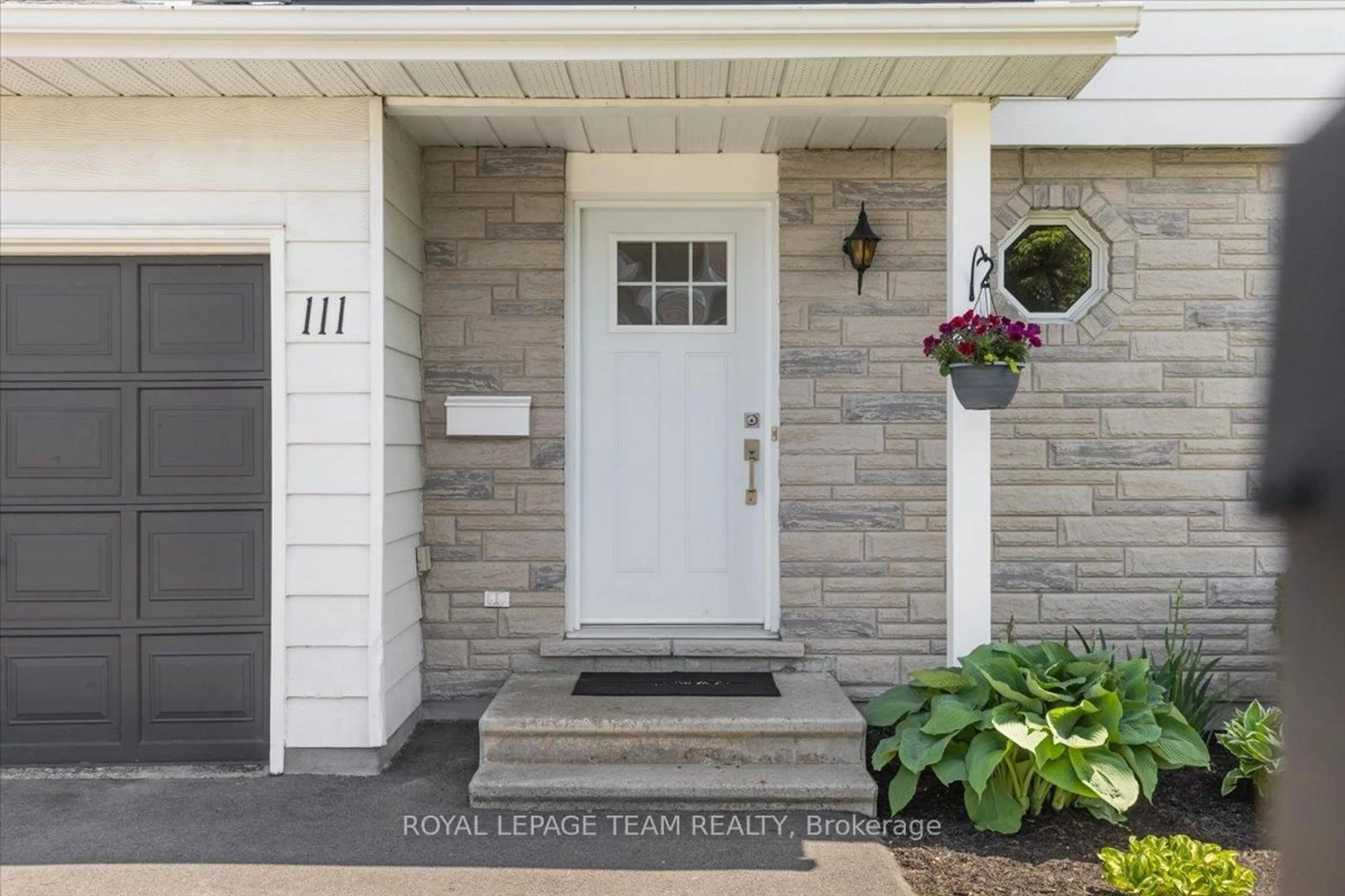 Indoor entryway for 111 Chartwell Ave, Ottawa Ontario K2G 4C6