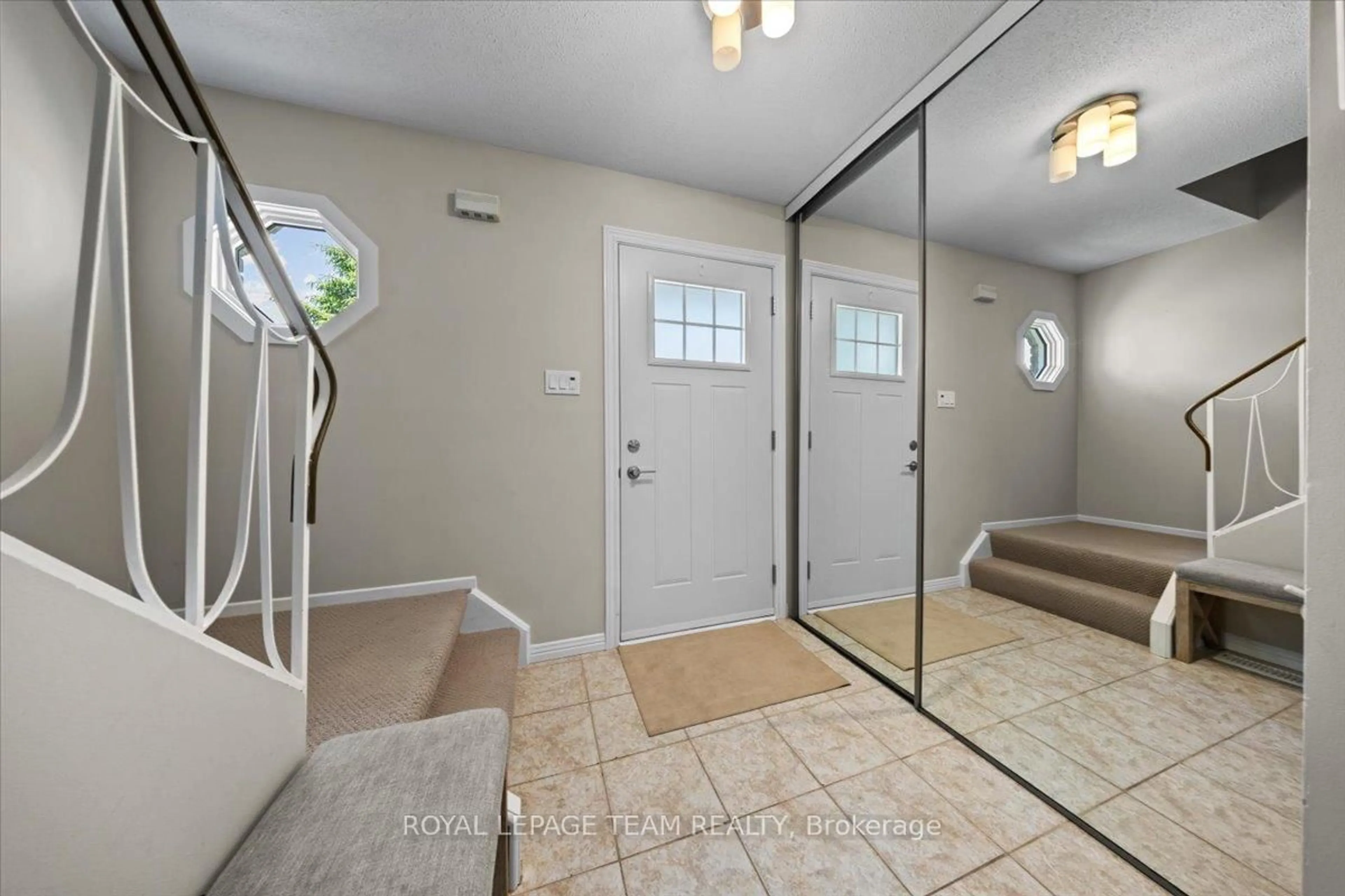 Indoor entryway for 111 Chartwell Ave, Ottawa Ontario K2G 4C6