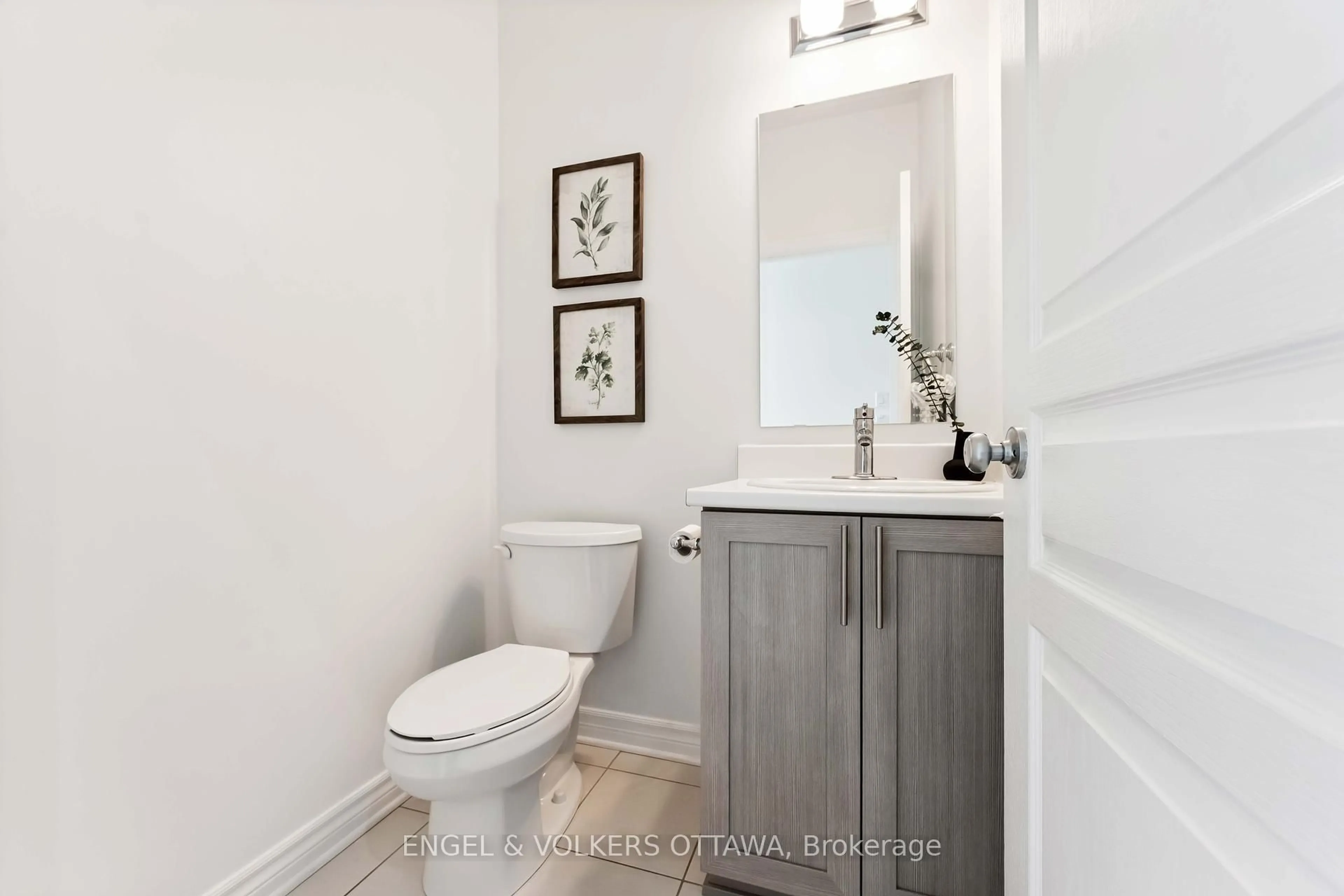 Standard bathroom, ceramic/tile floor for 741 Morningstar Way, Ottawa Ontario K1W 0G6