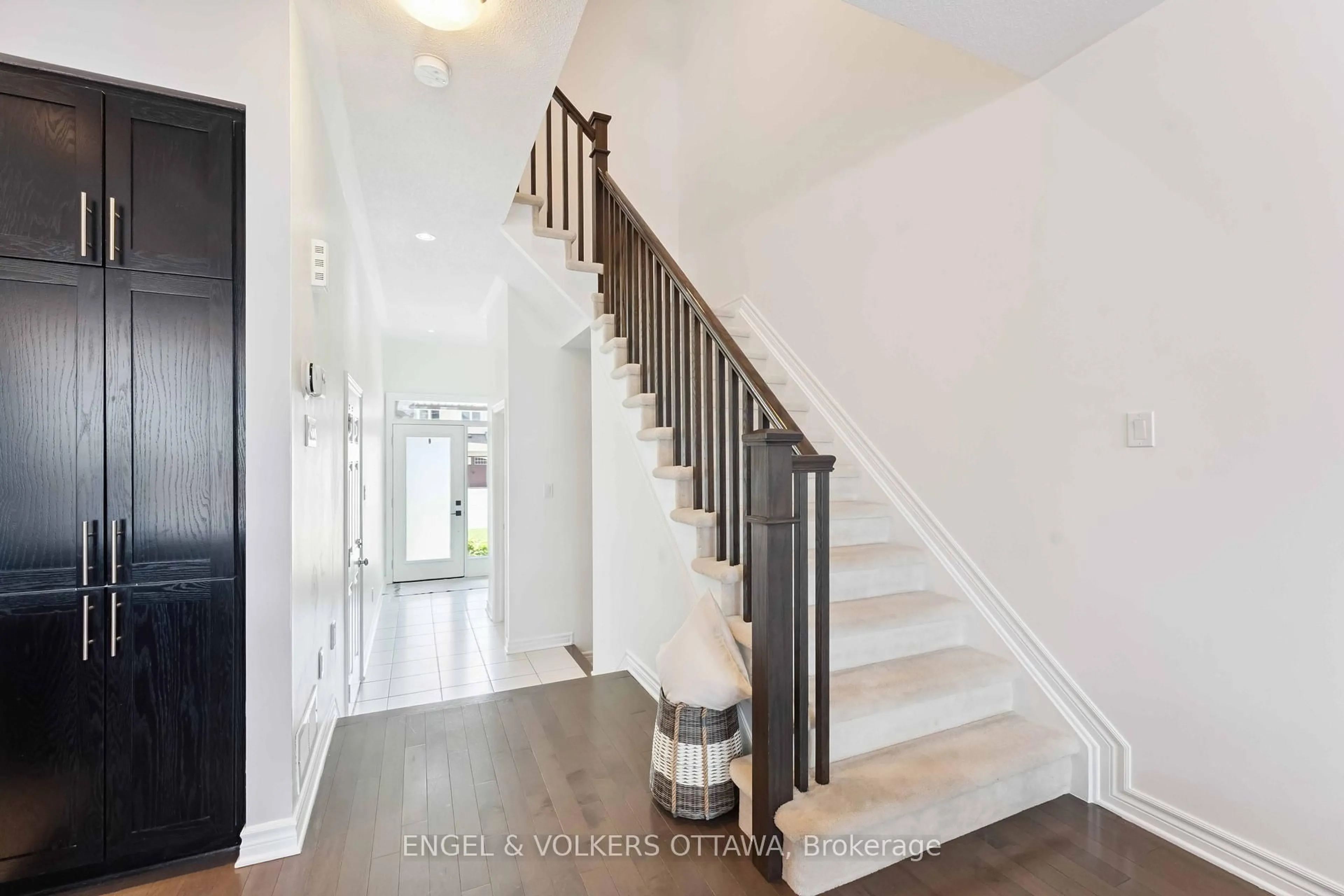Unknown for 741 Morningstar Way, Ottawa Ontario K1W 0G6