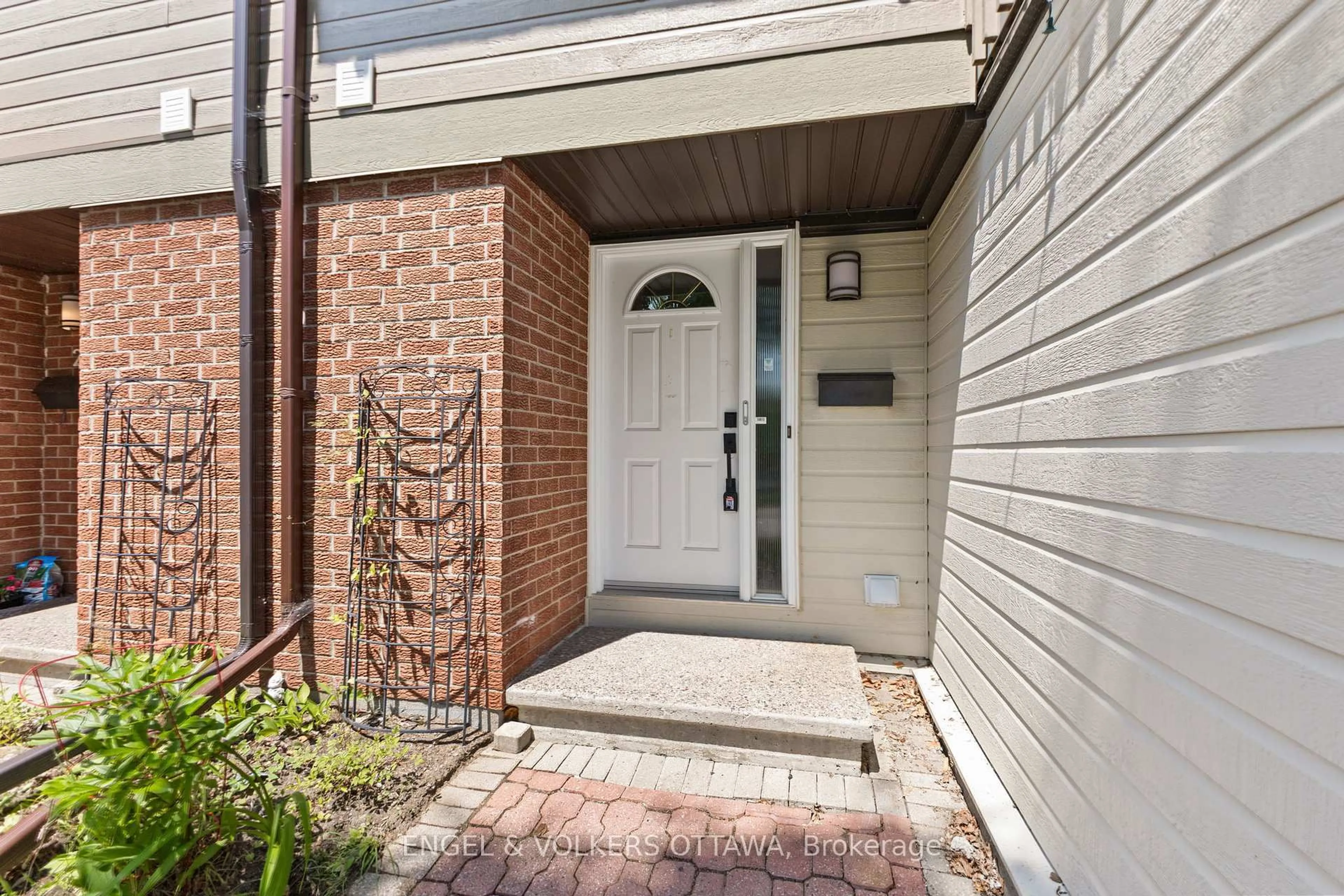 Unknown for 3205 Uplands Dr #3, Ottawa Ontario K1V 9T3