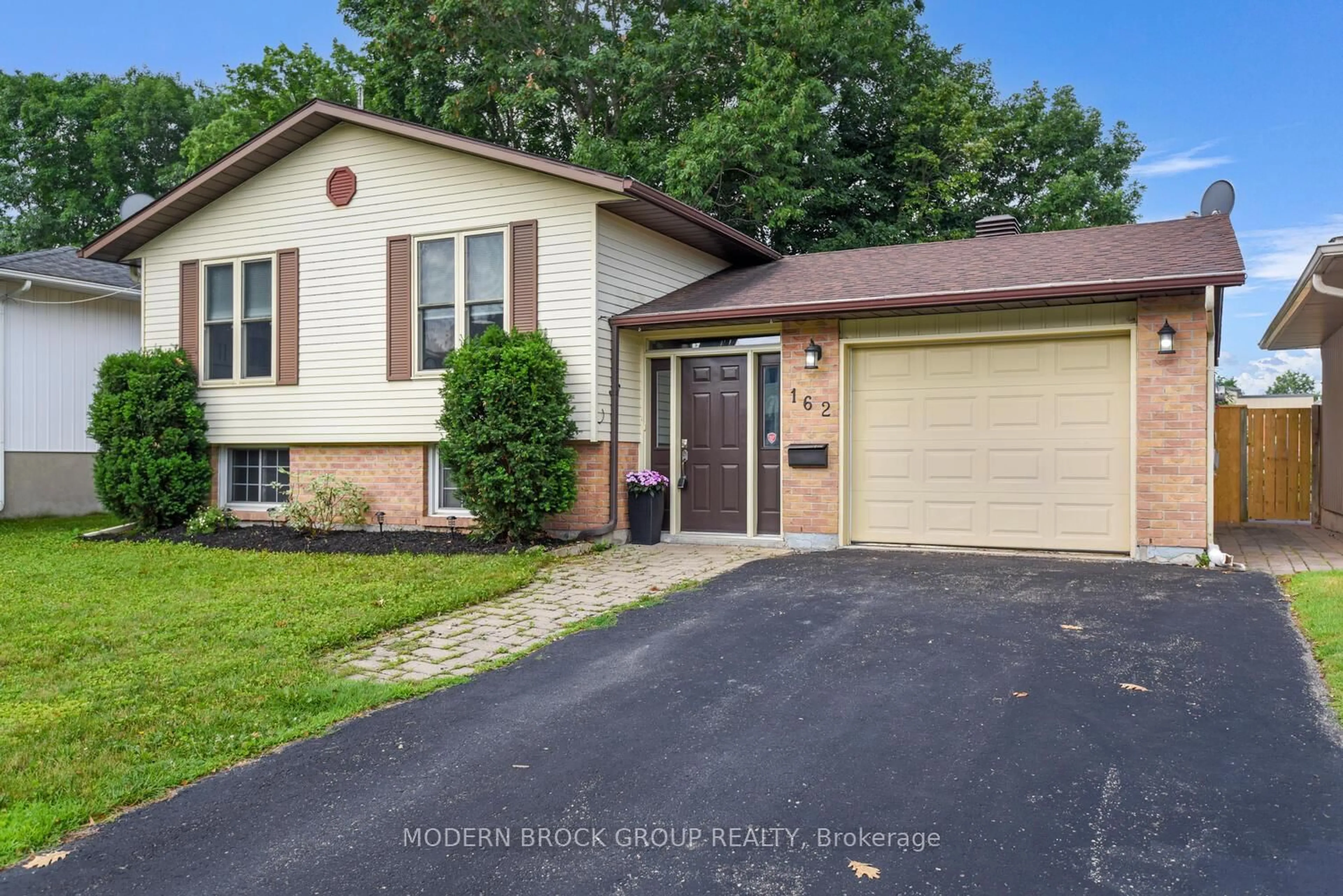 Home with brick exterior material, street for 162 Dana St, Brockville Ontario K6V 6W9