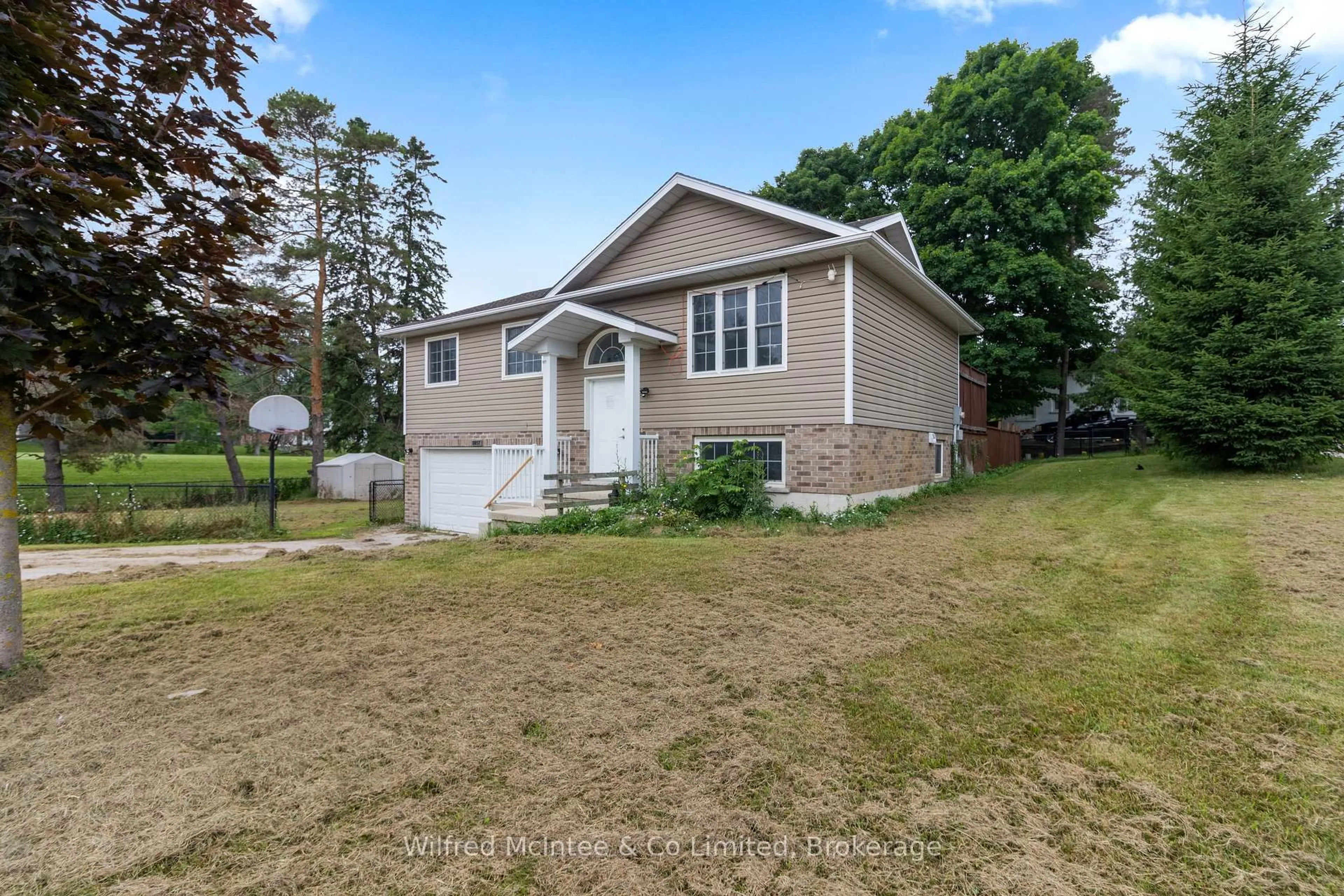 Unknown for 1057 Ann St, Howick Ontario N0G 2X0