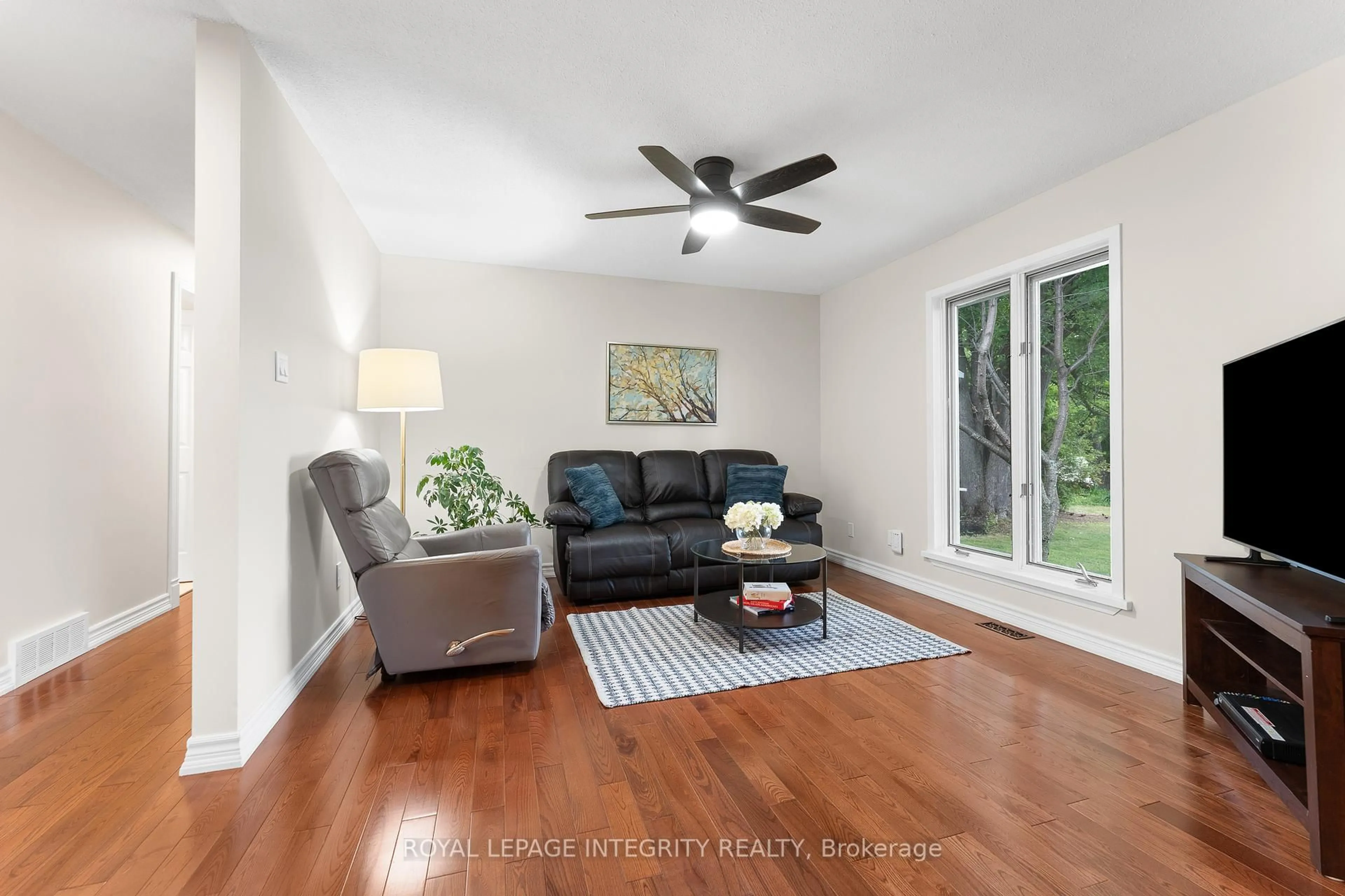 Living room with furniture, unknown for 7403 Rideau Valley Dr, Kars Ontario K0A 2E0