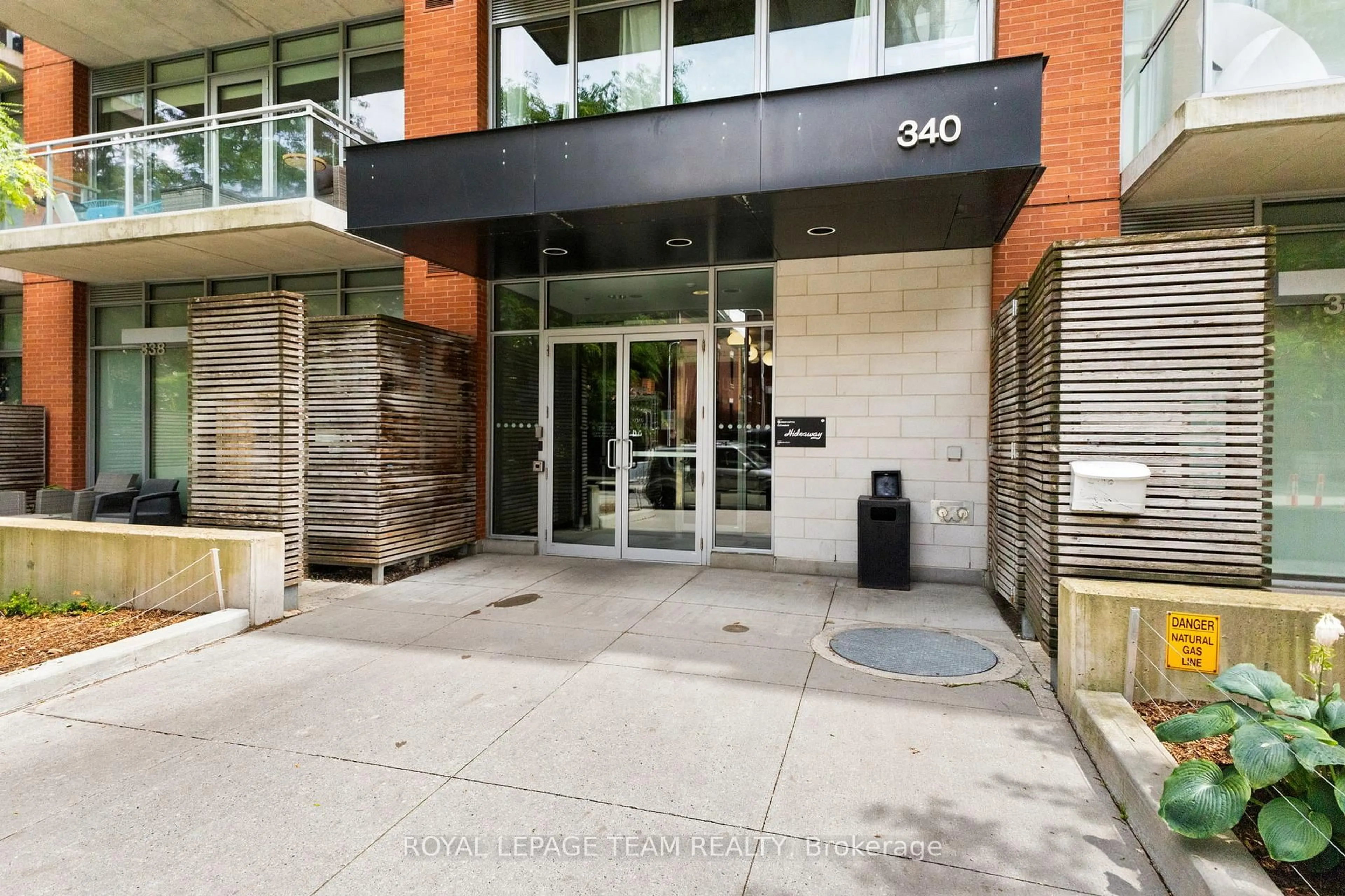 Indoor foyer for 340 Mcleod St #232, Ottawa Ontario K2P 1A4