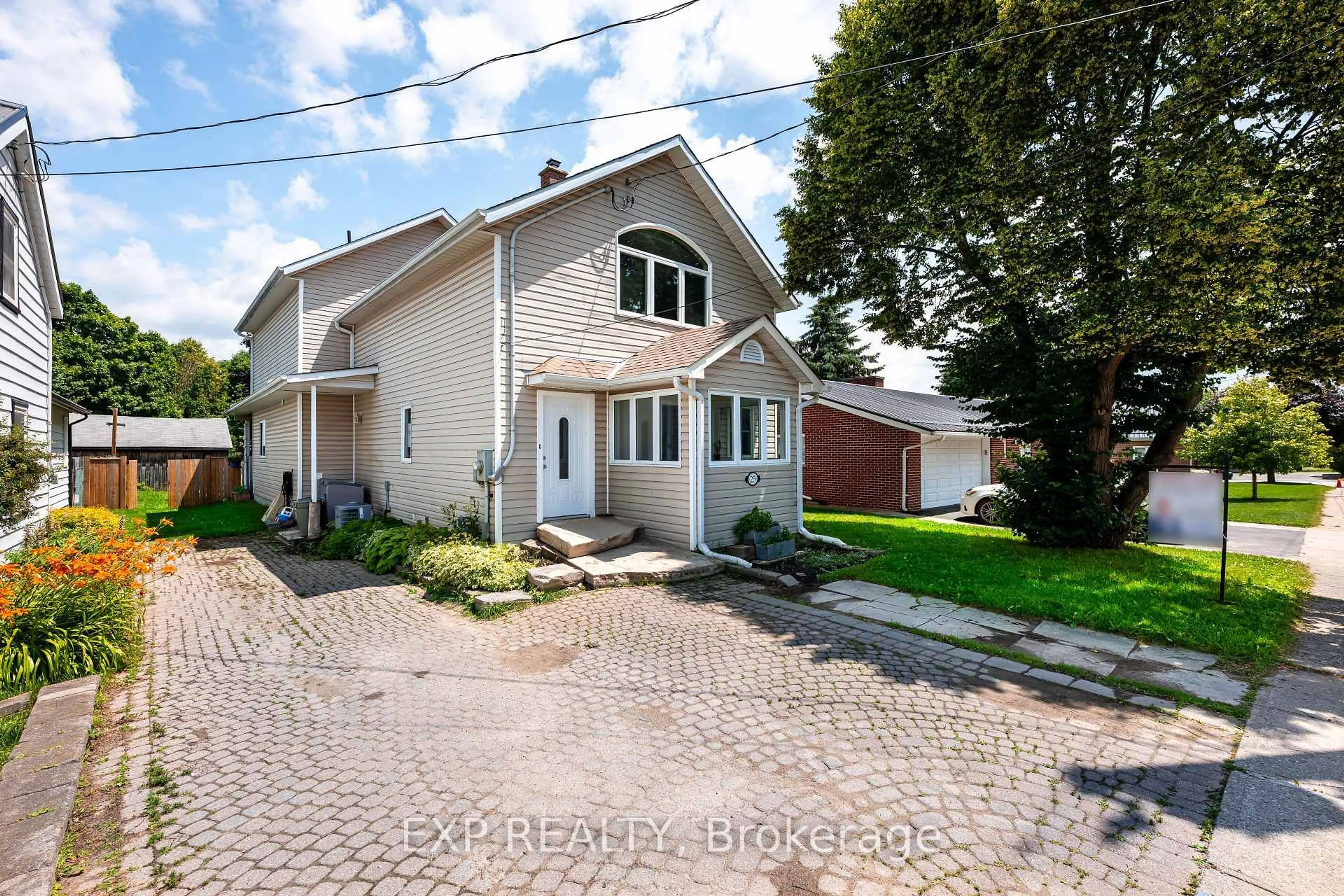 A pic from outside/outdoor area/front of a property/back of a property/a pic from drone, street for 25 King St, East Luther Grand Valley Ontario L0N 1G0