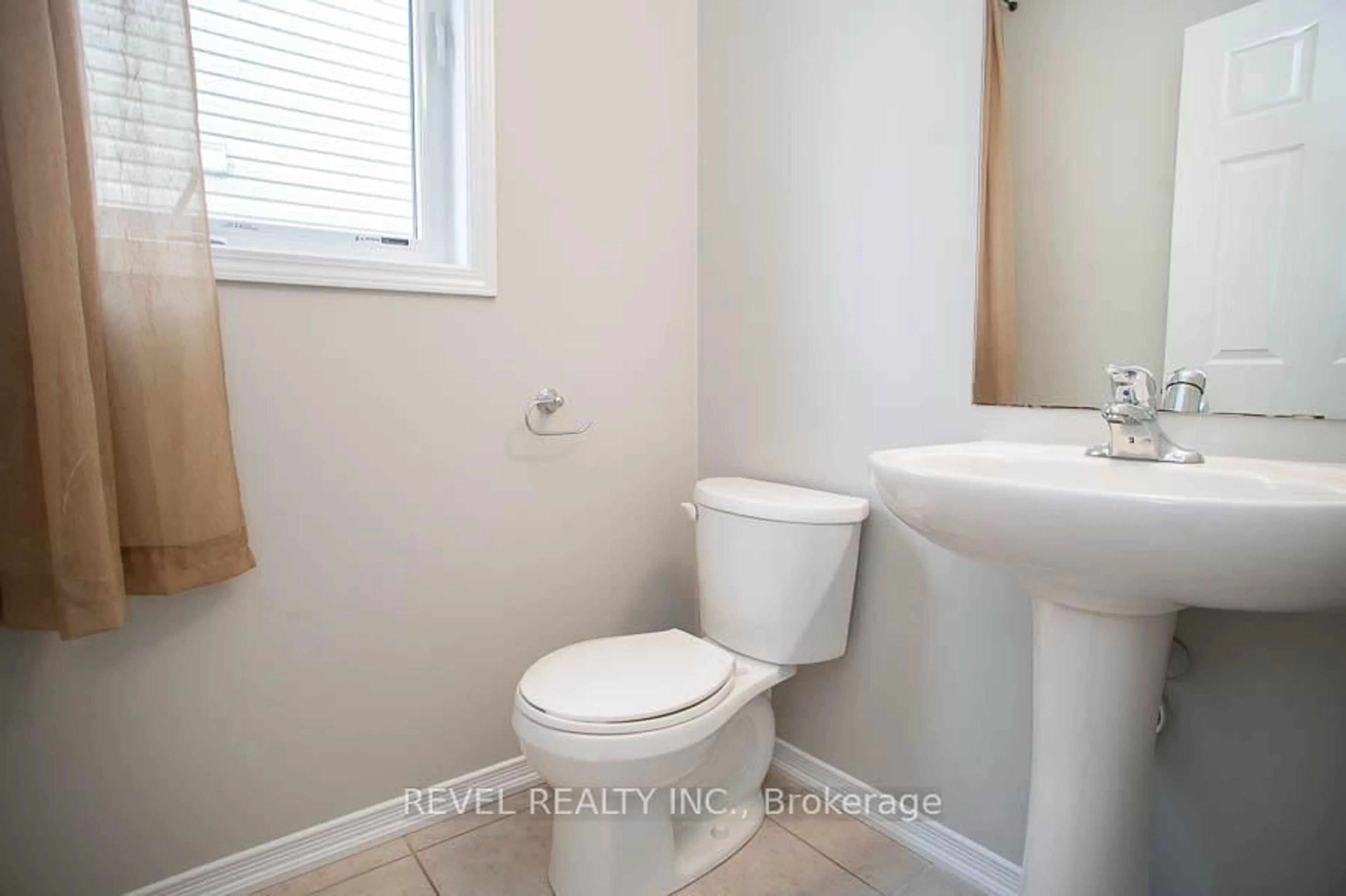 Standard bathroom, unknown for 267 Powell Rd, Brantford Ontario N3T 0J6