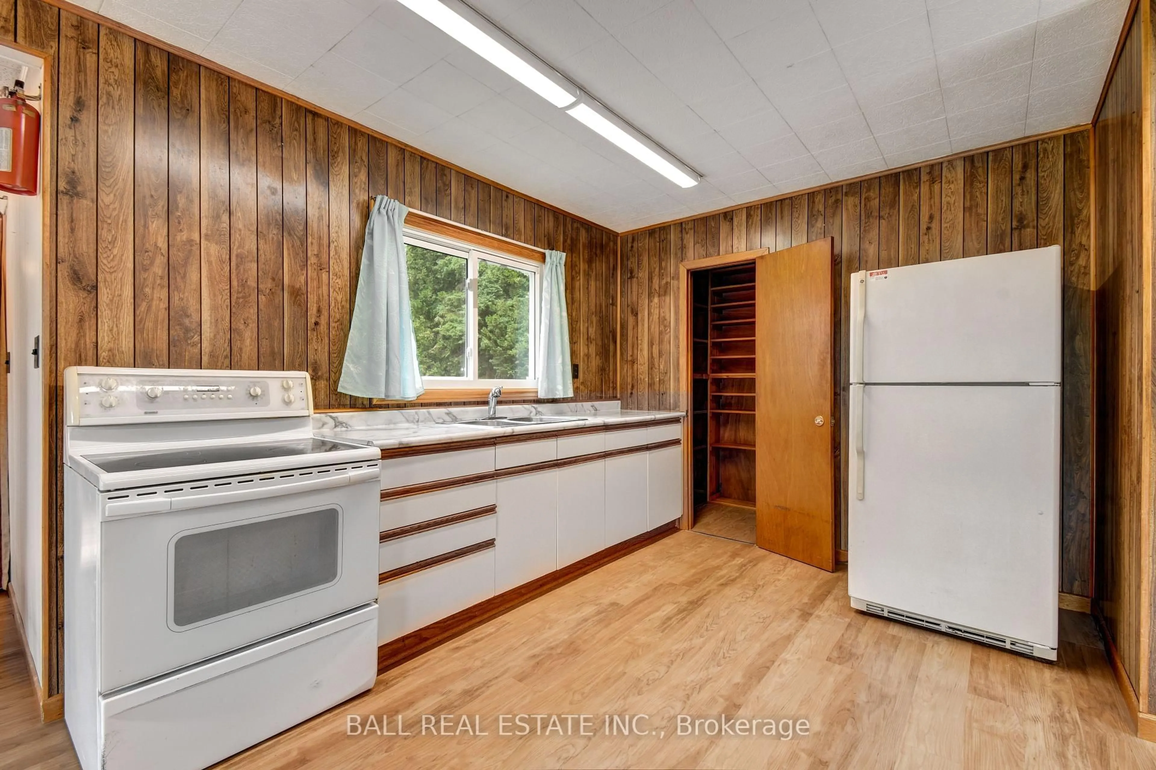 Standard kitchen, wood/laminate floor for 4886 Highway 620, Coe Hill Ontario K0L 1P0
