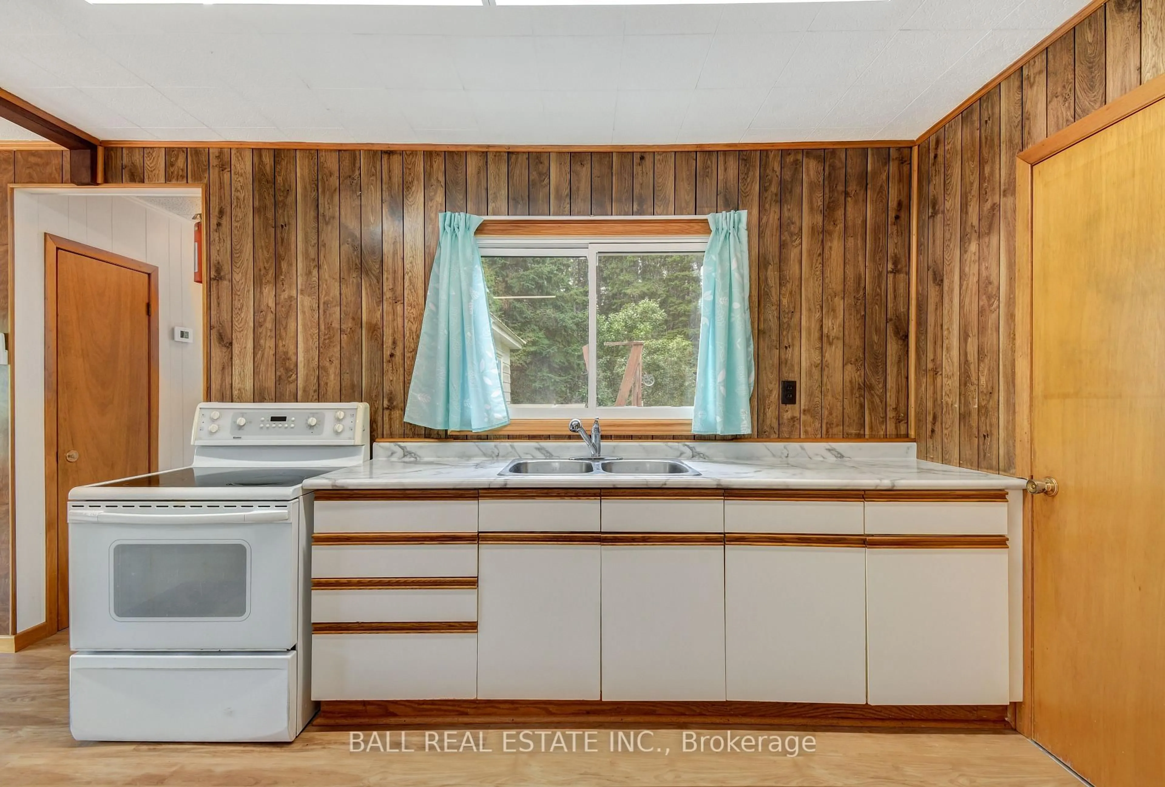 Standard kitchen, unknown for 4886 Highway 620, Coe Hill Ontario K0L 1P0