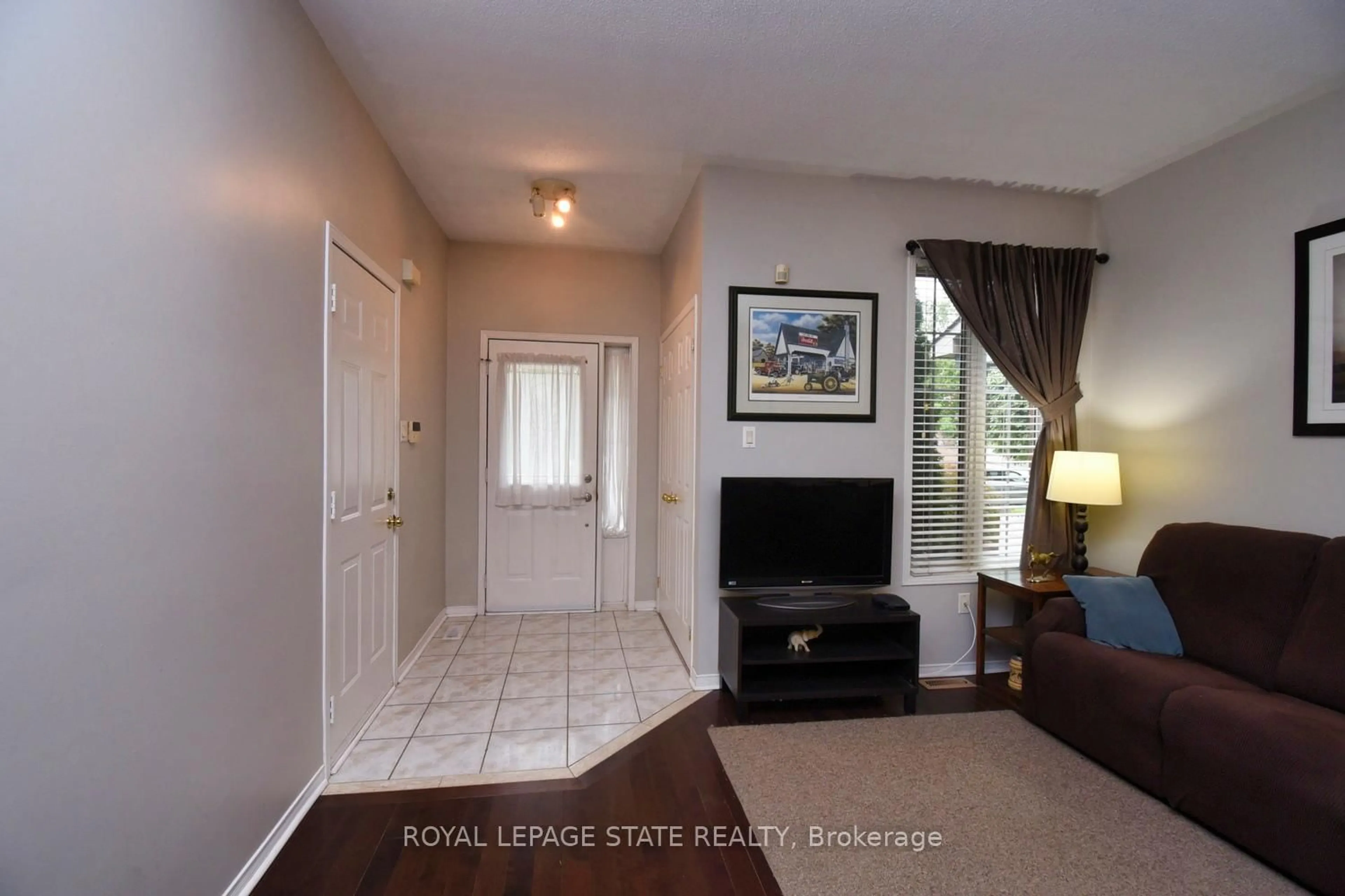 Indoor entryway for 23 Stevenson St, Hamilton Ontario L9G 5A2