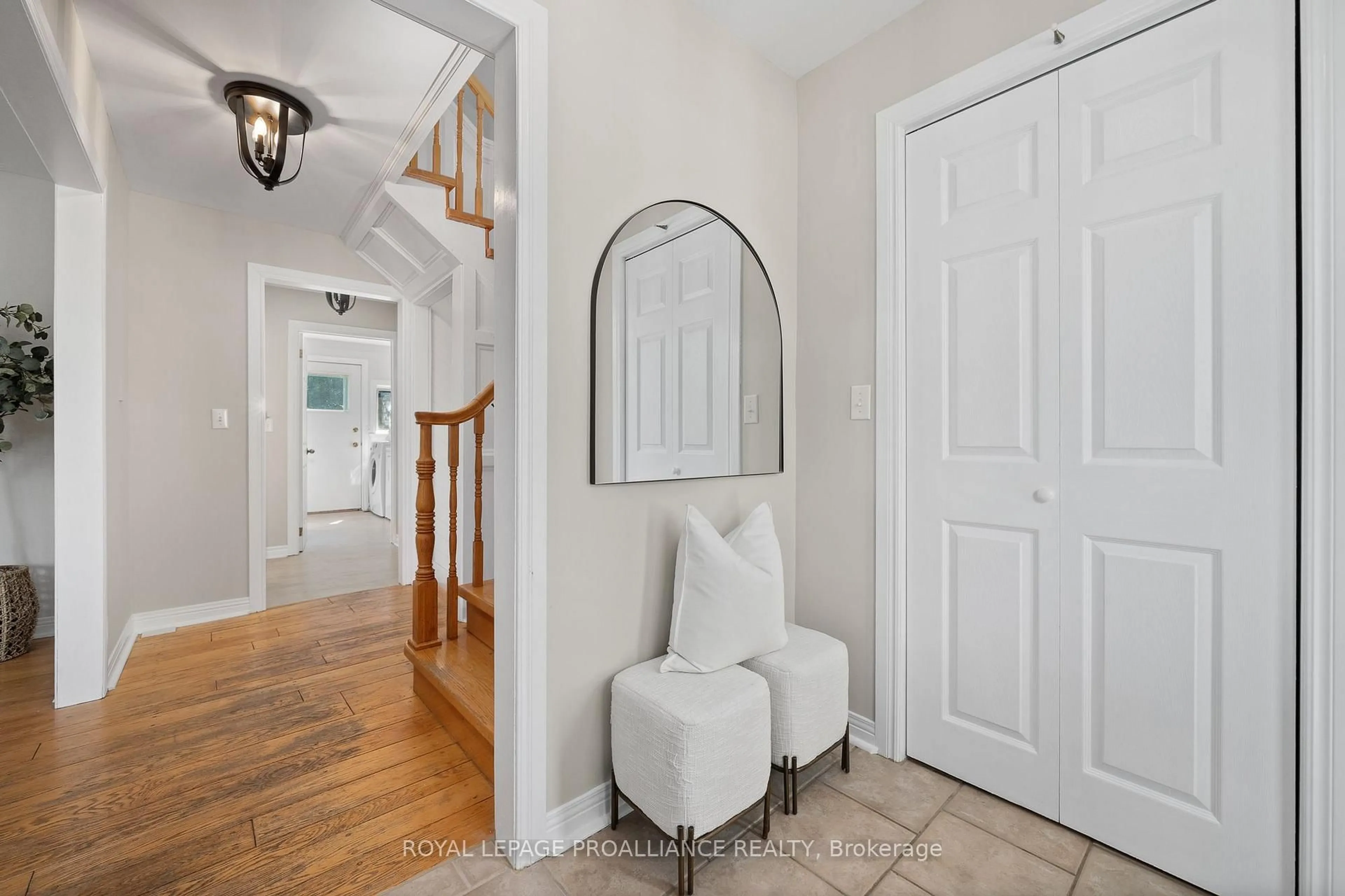 Indoor entryway for 36 Burnham Ave, Cramahe Ontario K0K 1S0